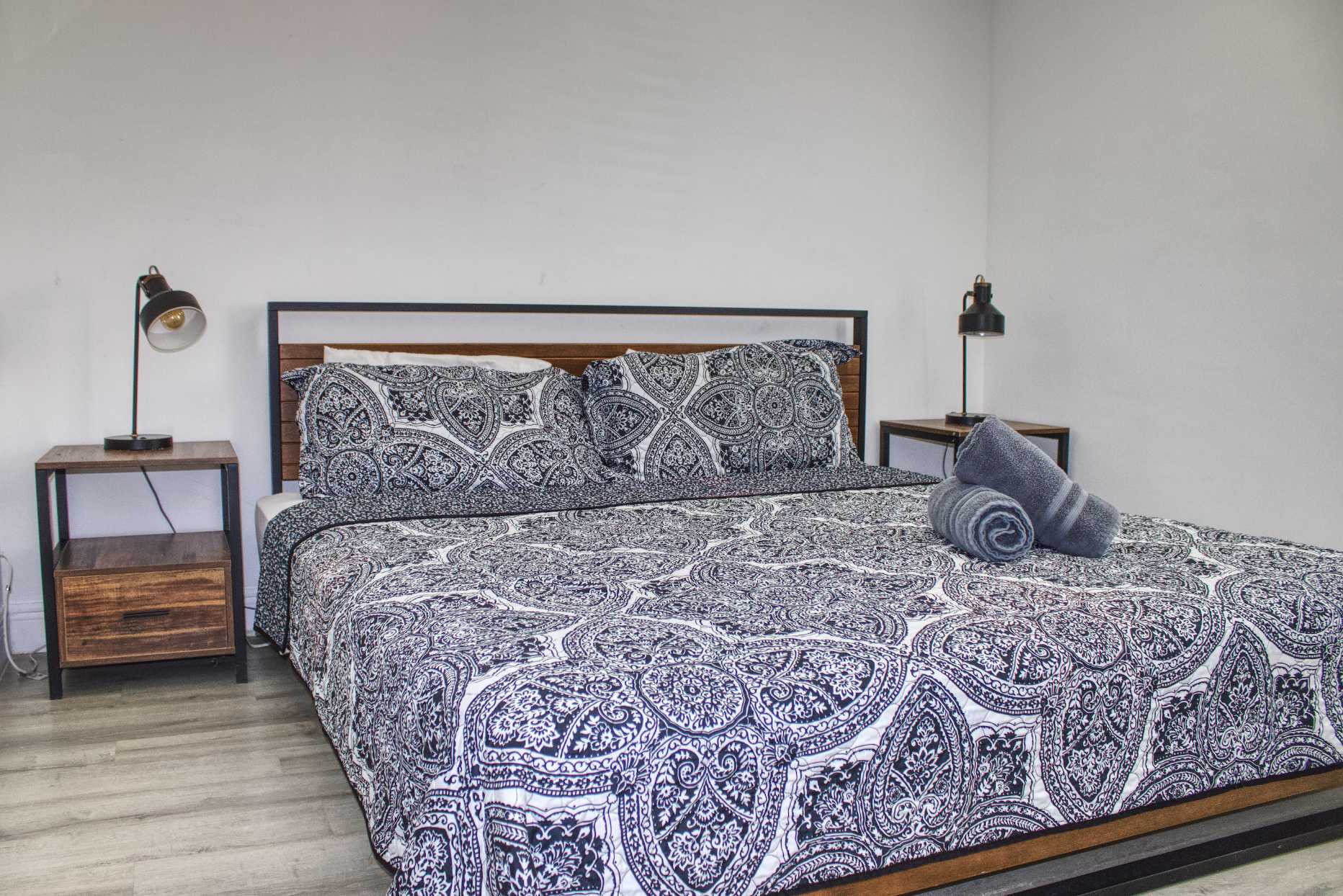 Sunny Beach Vibes 1BR + Essentials