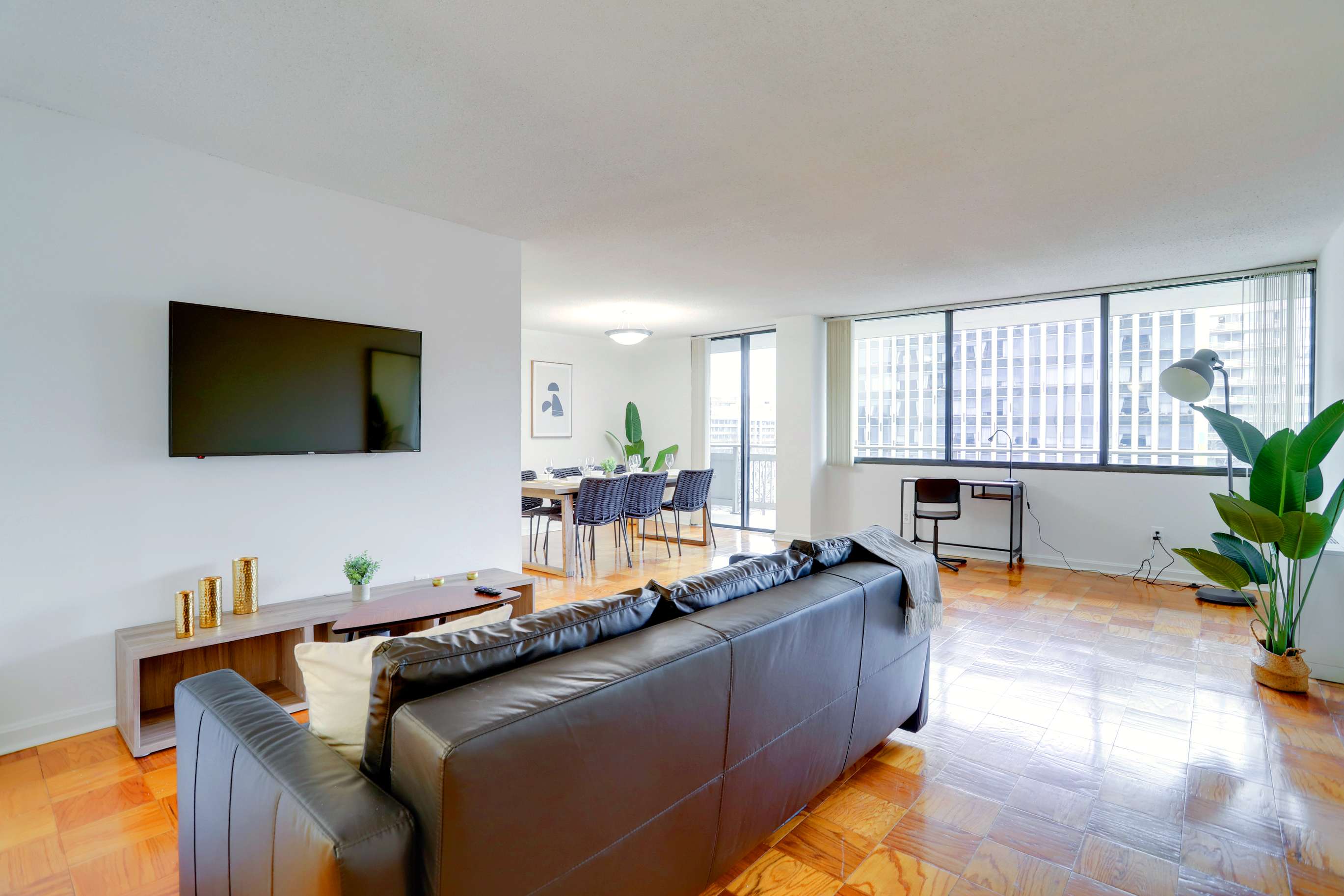 Stylish Retreat With Modern Amenities - Bright And Cozy Escape - Washington, D.C.