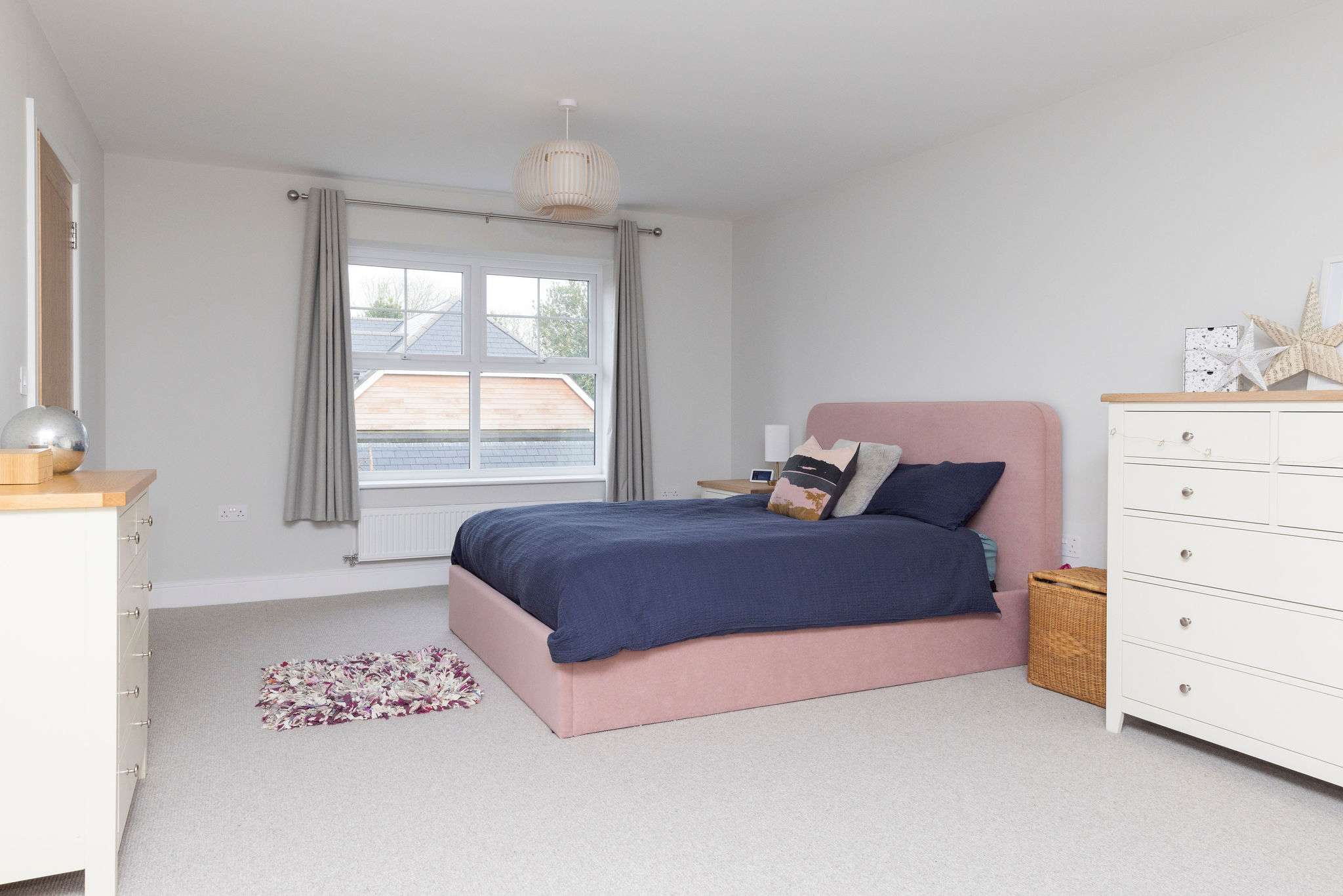 Another spacious Double bedroom with en suite bathroom (Bedroom 3)