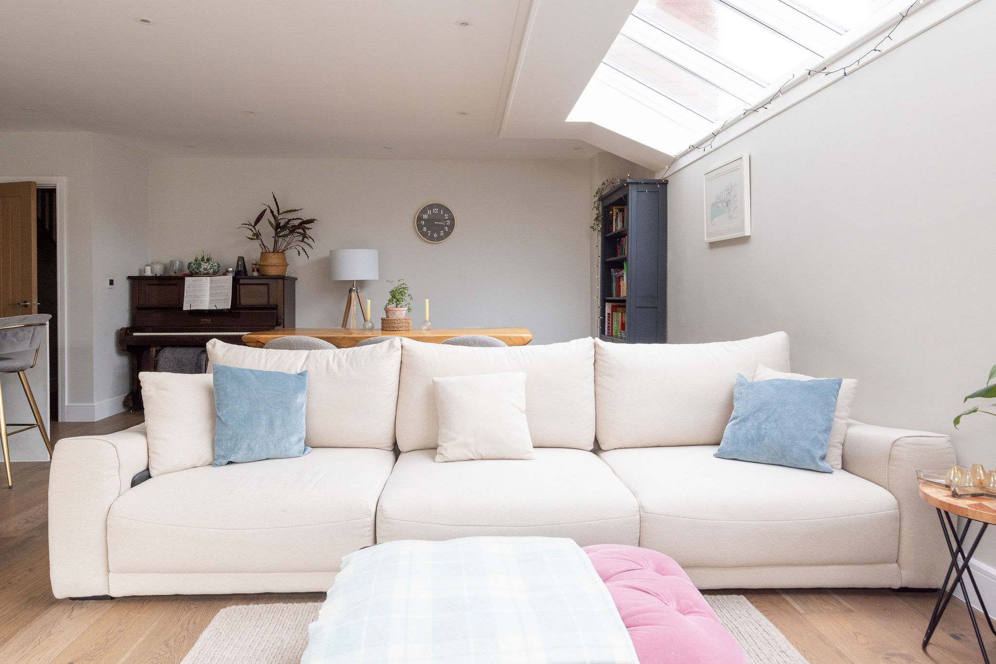 Ultra comfy sofa in the kitchen, great to break away from the crowds