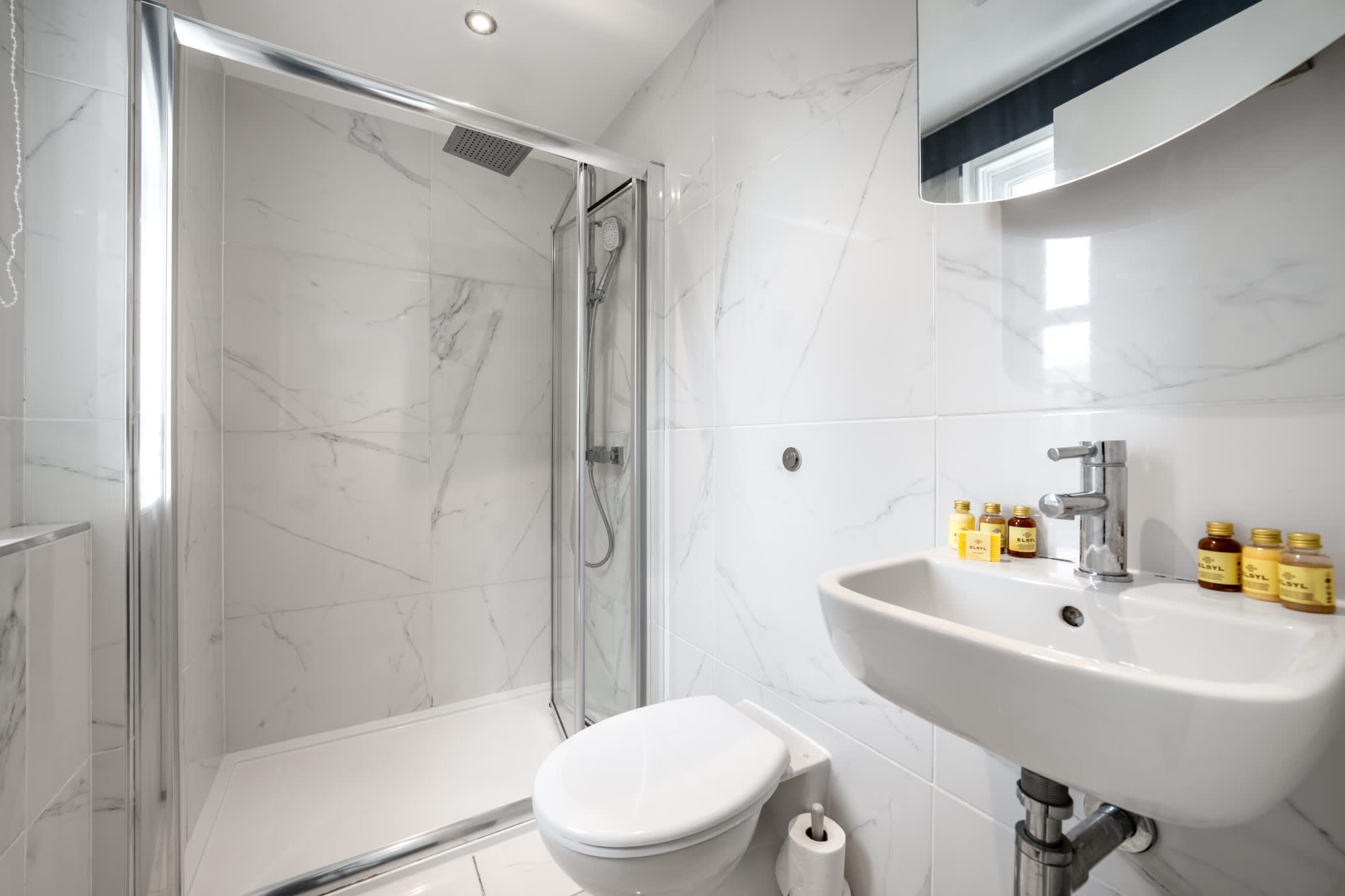 Three bedroom apartment next to the station in Chilworth Street W2 - Property image 15 - VivreStays