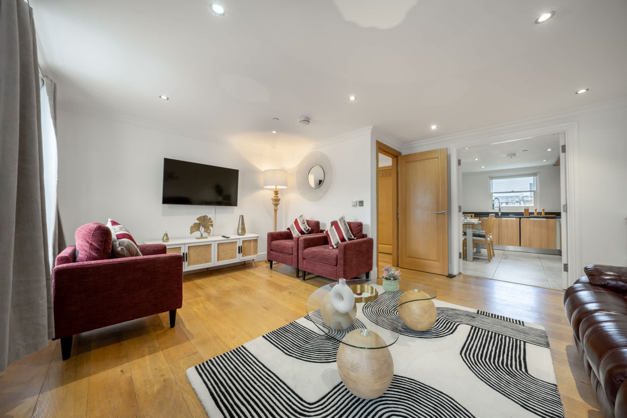 Three bedroom apartment next to the station in Chilworth Street W2 - Property image 7 - VivreStays