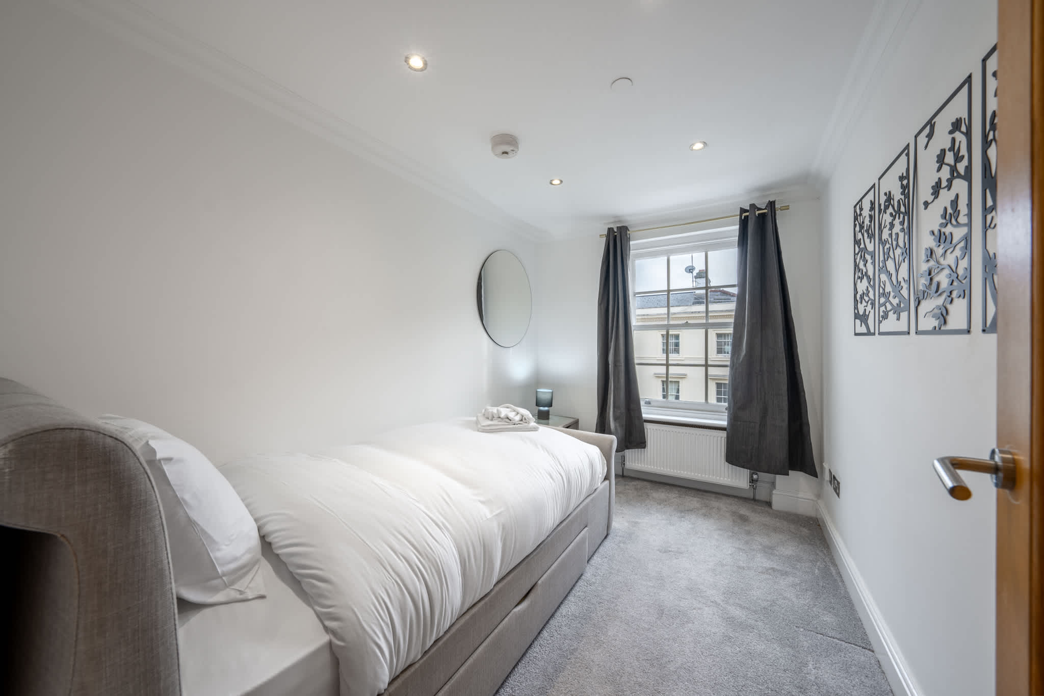 Three bedroom apartment next to the station in Chilworth Street W2 - Property image 4 - VivreStays