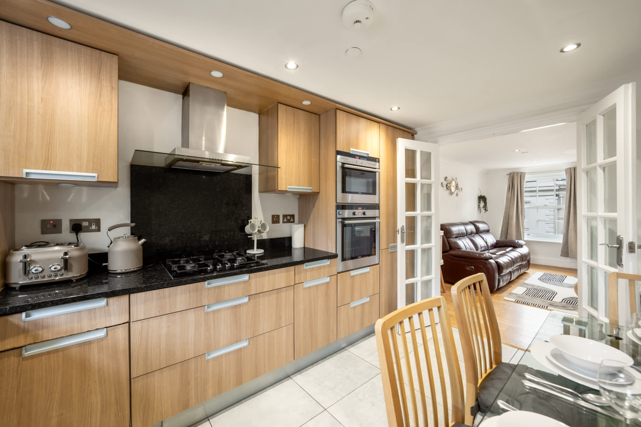Three bedroom apartment next to the station in Chilworth Street W2 - Property image 11 - VivreStays