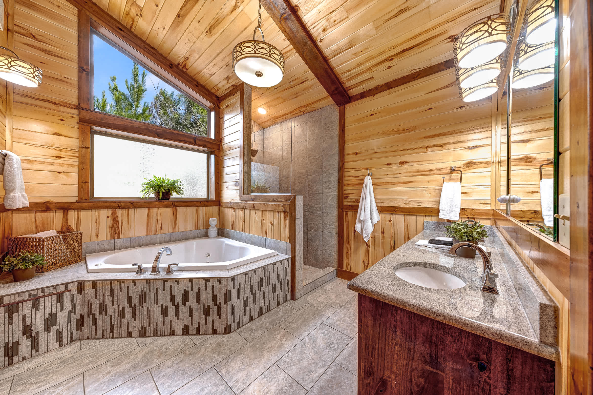 NEW! Prime Cabin Chateau, Hot Tub-Firepit-Sleeps 6