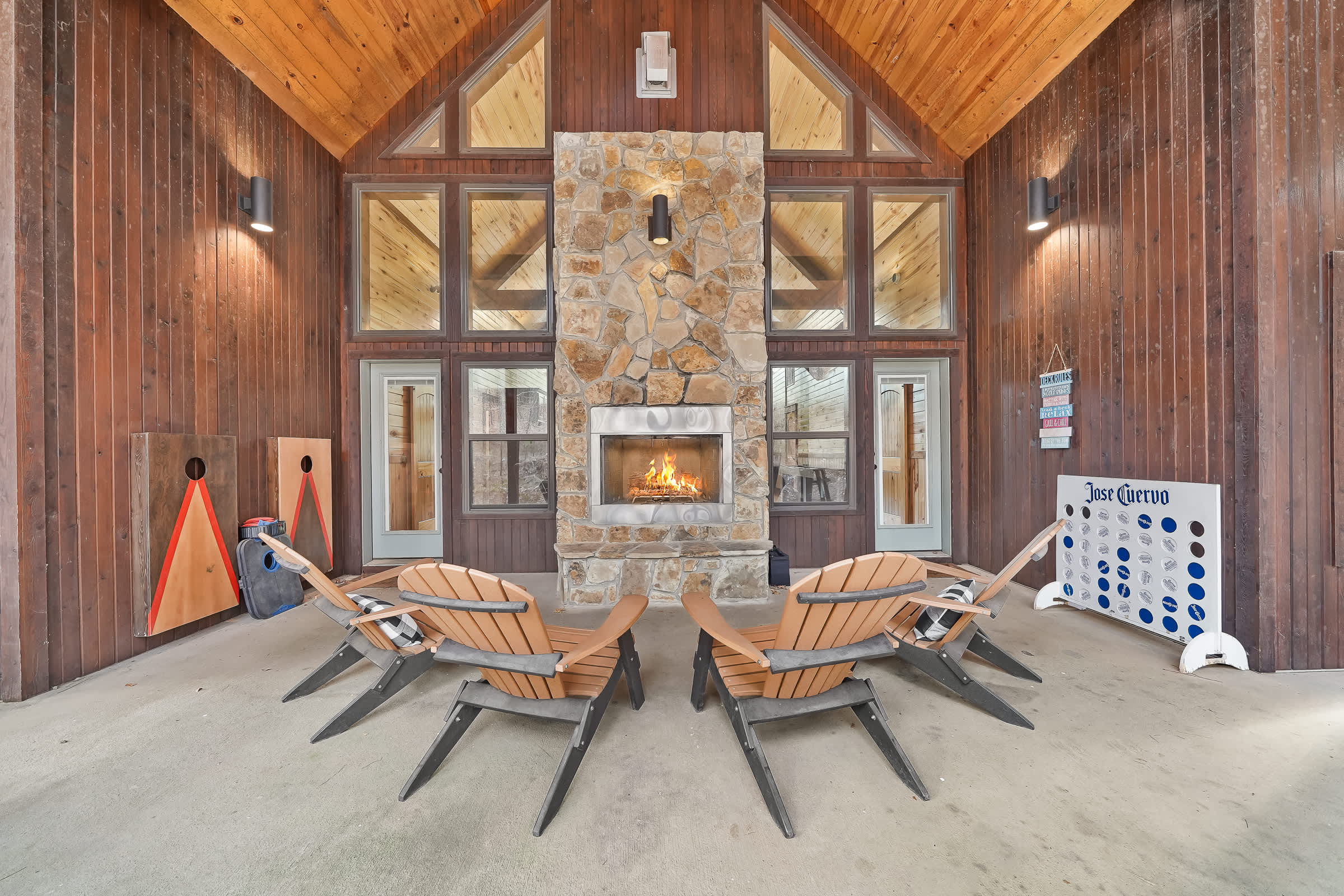NEW! Prime Cabin Chateau, Hot Tub-Firepit-Sleeps 6