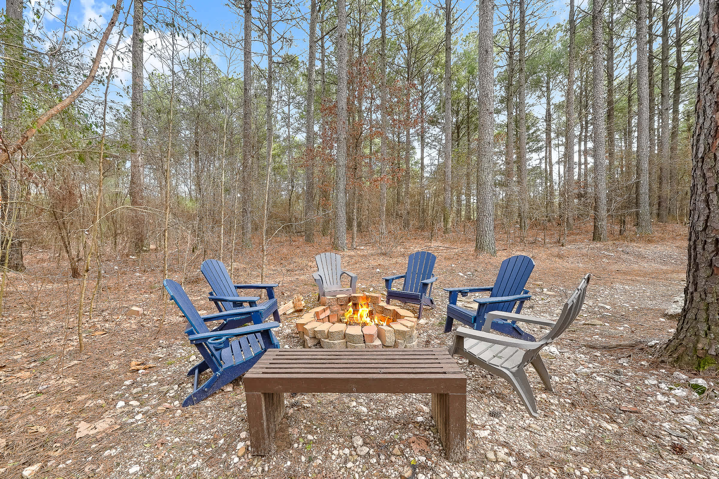 NEW! Prime Cabin Chateau, Hot Tub-Firepit-Sleeps 6