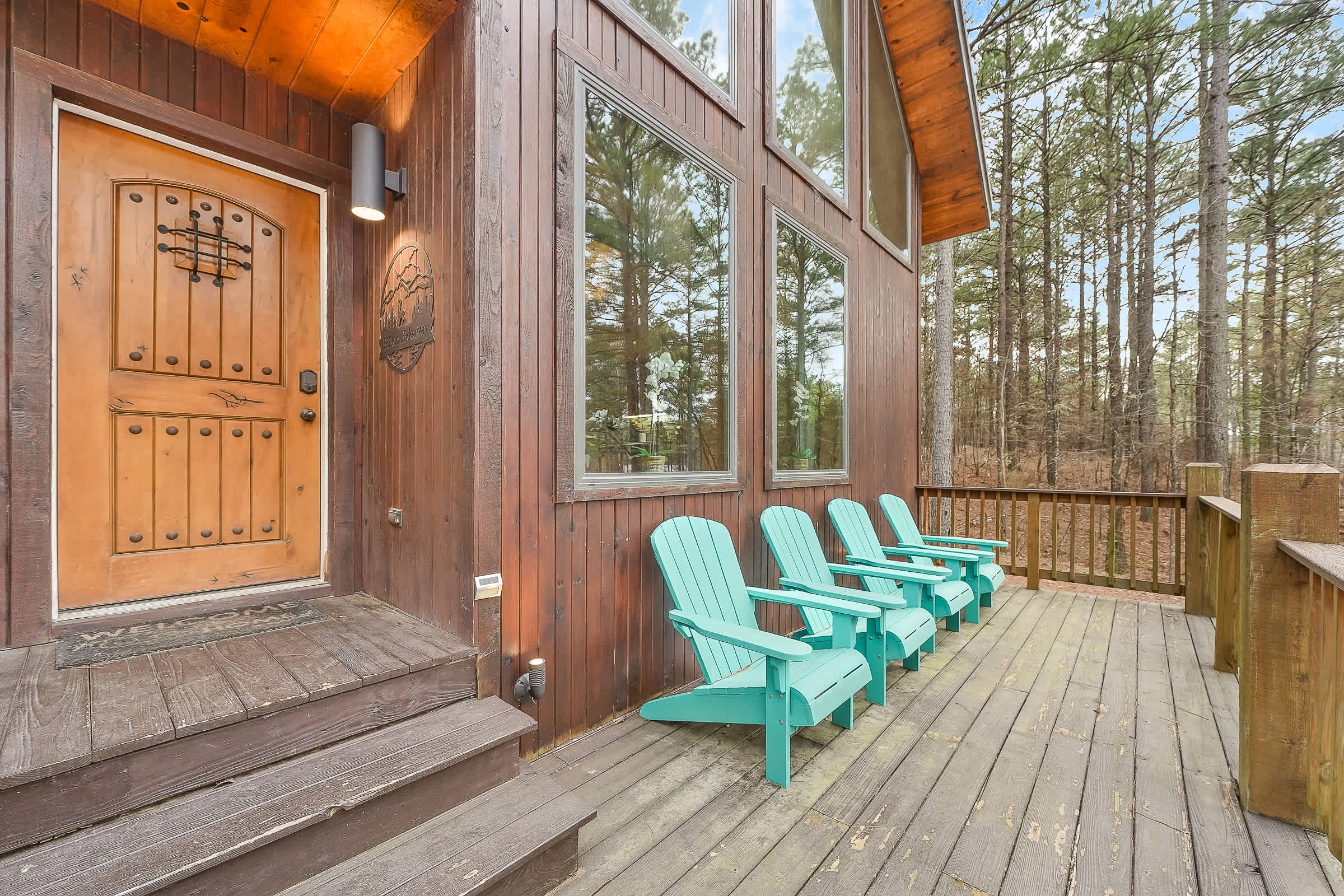 NEW! Prime Cabin Chateau, Hot Tub-Firepit-Sleeps 6