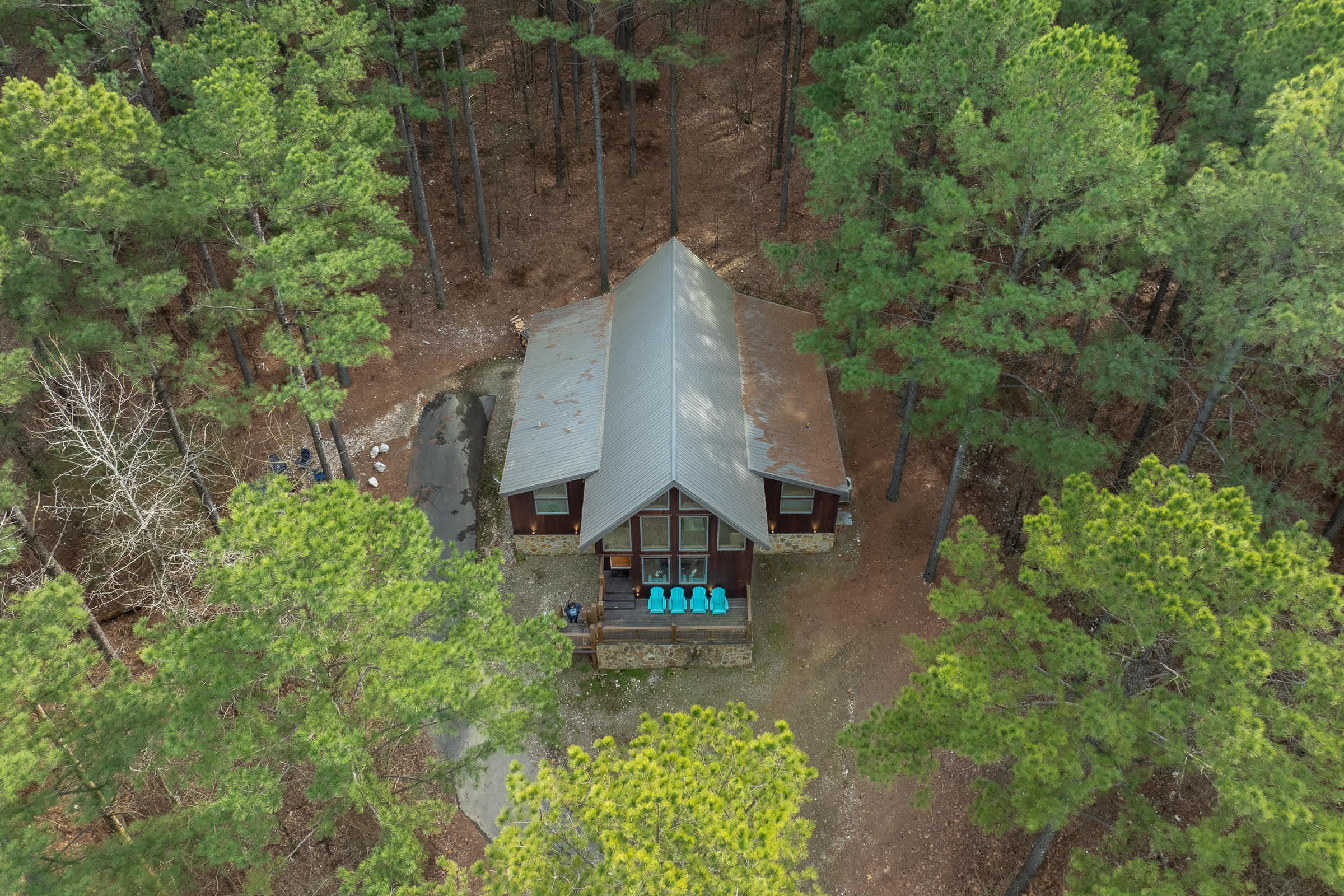 NEW! Prime Cabin Chateau, Hot Tub-Firepit-Sleeps 6