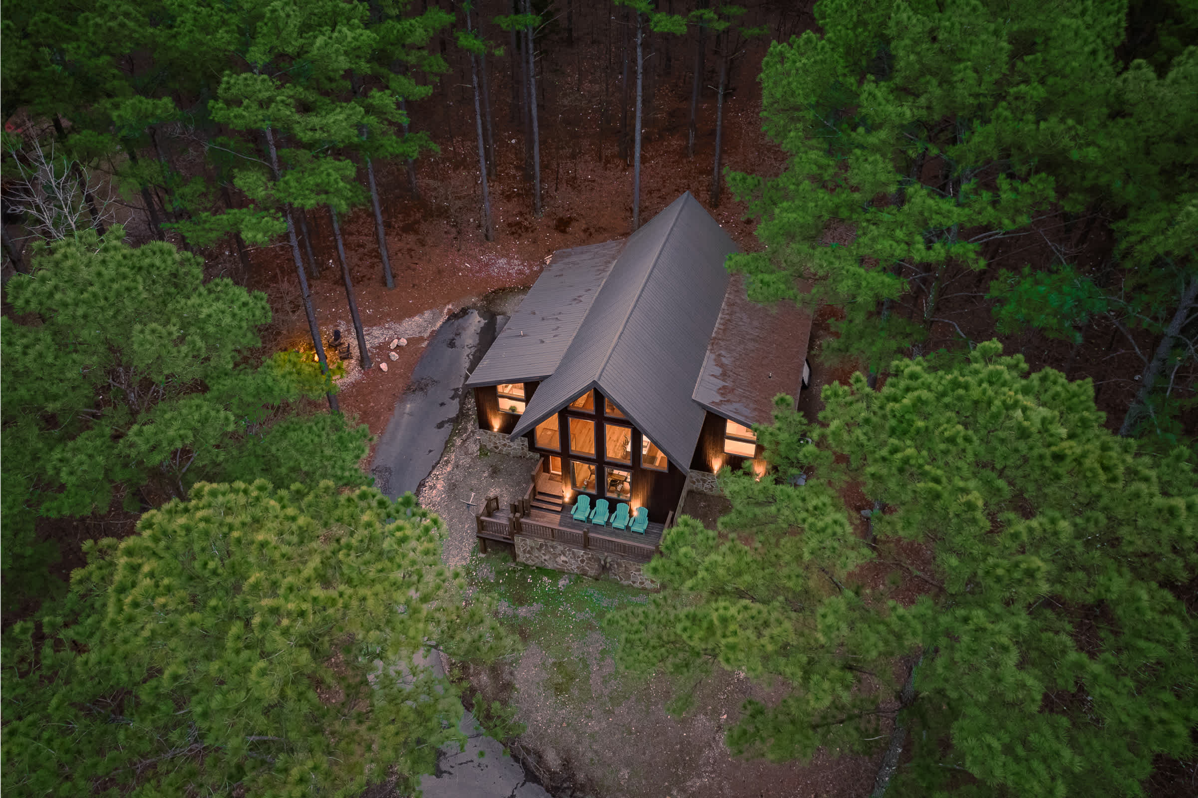 NEW! Prime Cabin Chateau, Hot Tub-Firepit-Sleeps 6