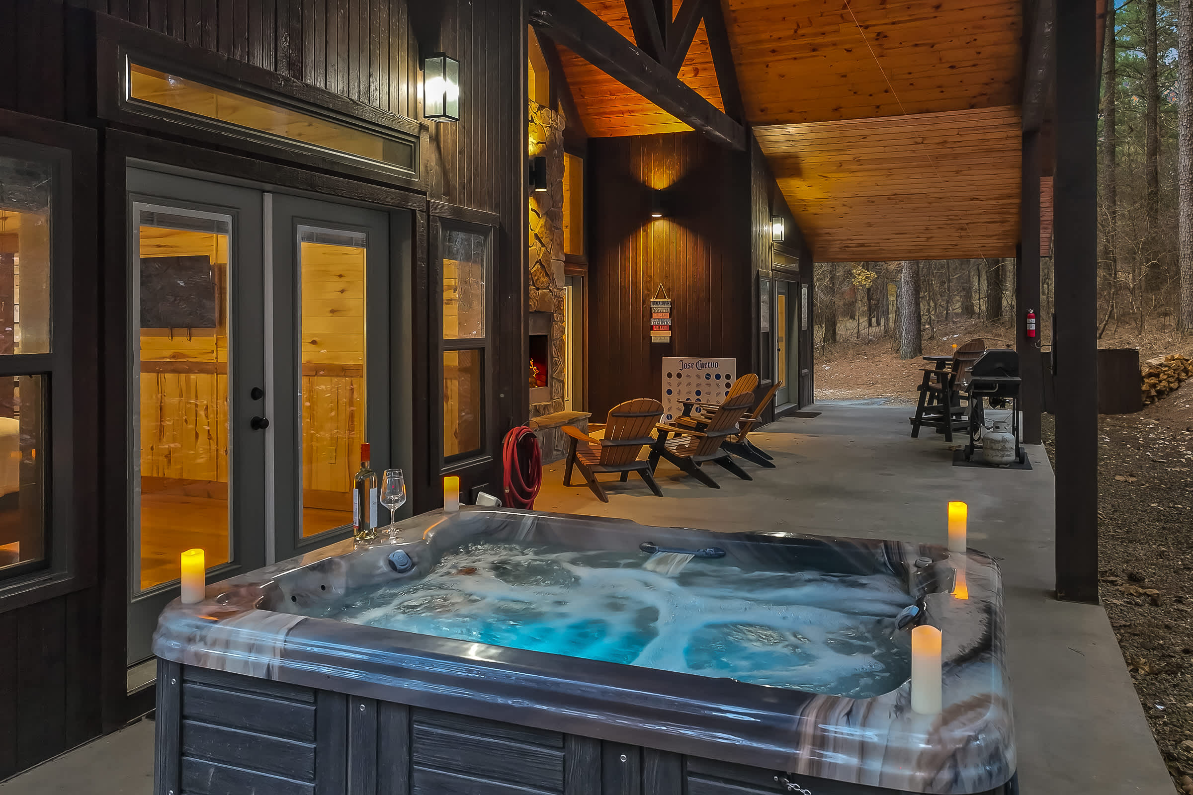 NEW! Prime Cabin Chateau, Hot Tub-Firepit-Sleeps 6