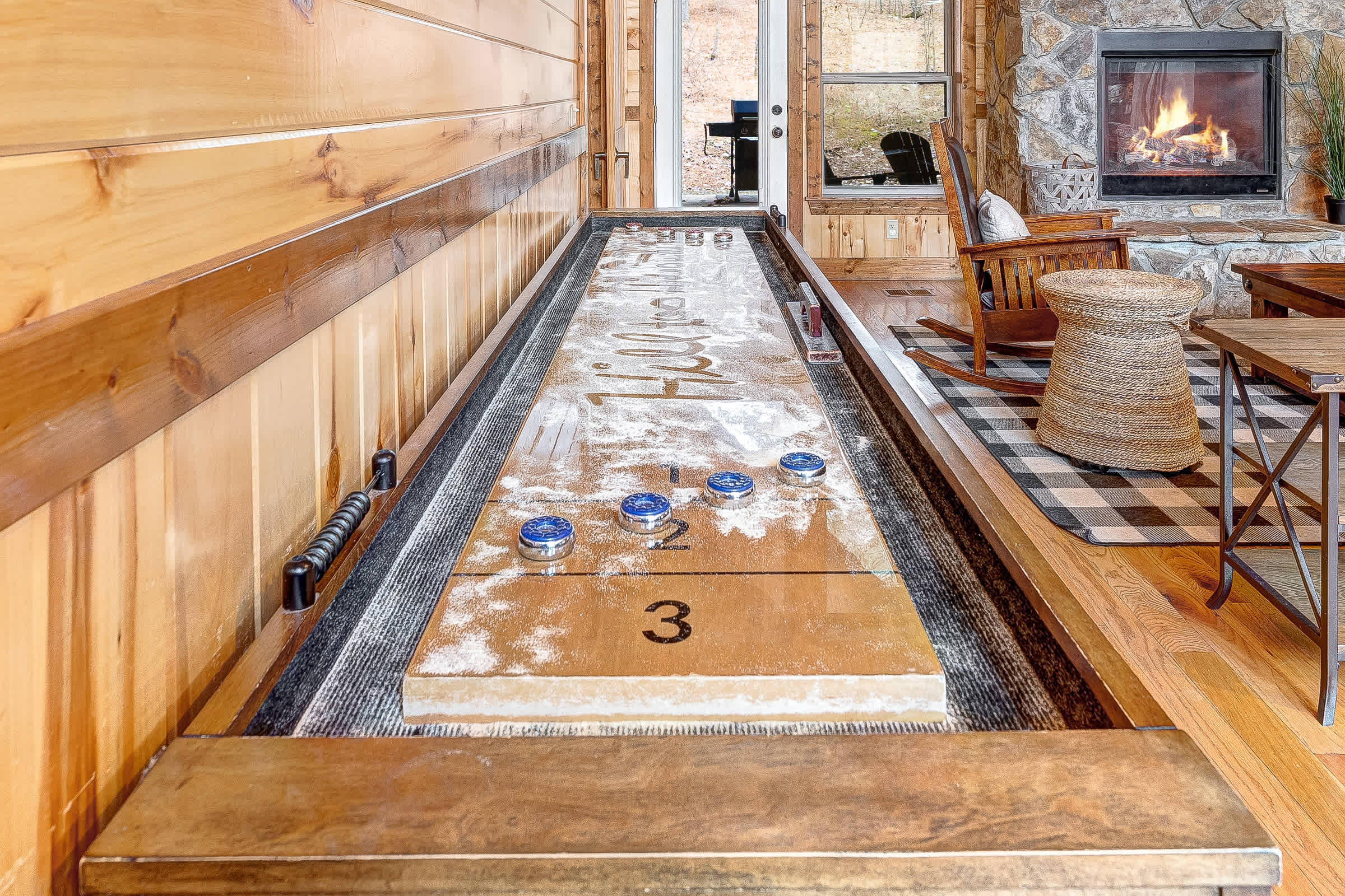 NEW! Prime Cabin Chateau, Hot Tub-Firepit-Sleeps 6