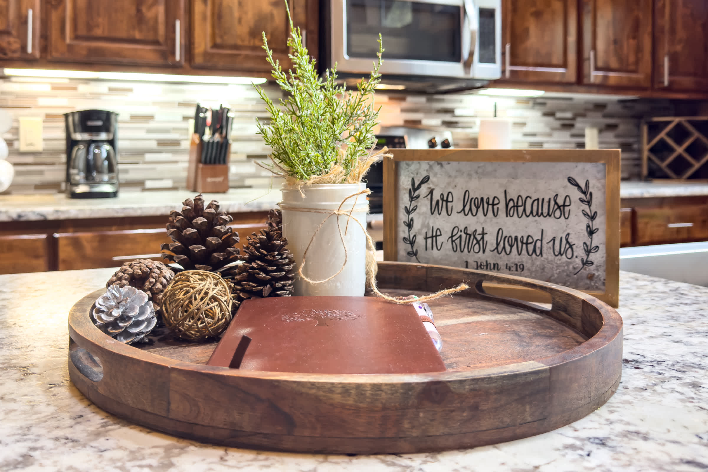 NEW! Prime Cabin Chateau, Hot Tub-Firepit-Sleeps 6