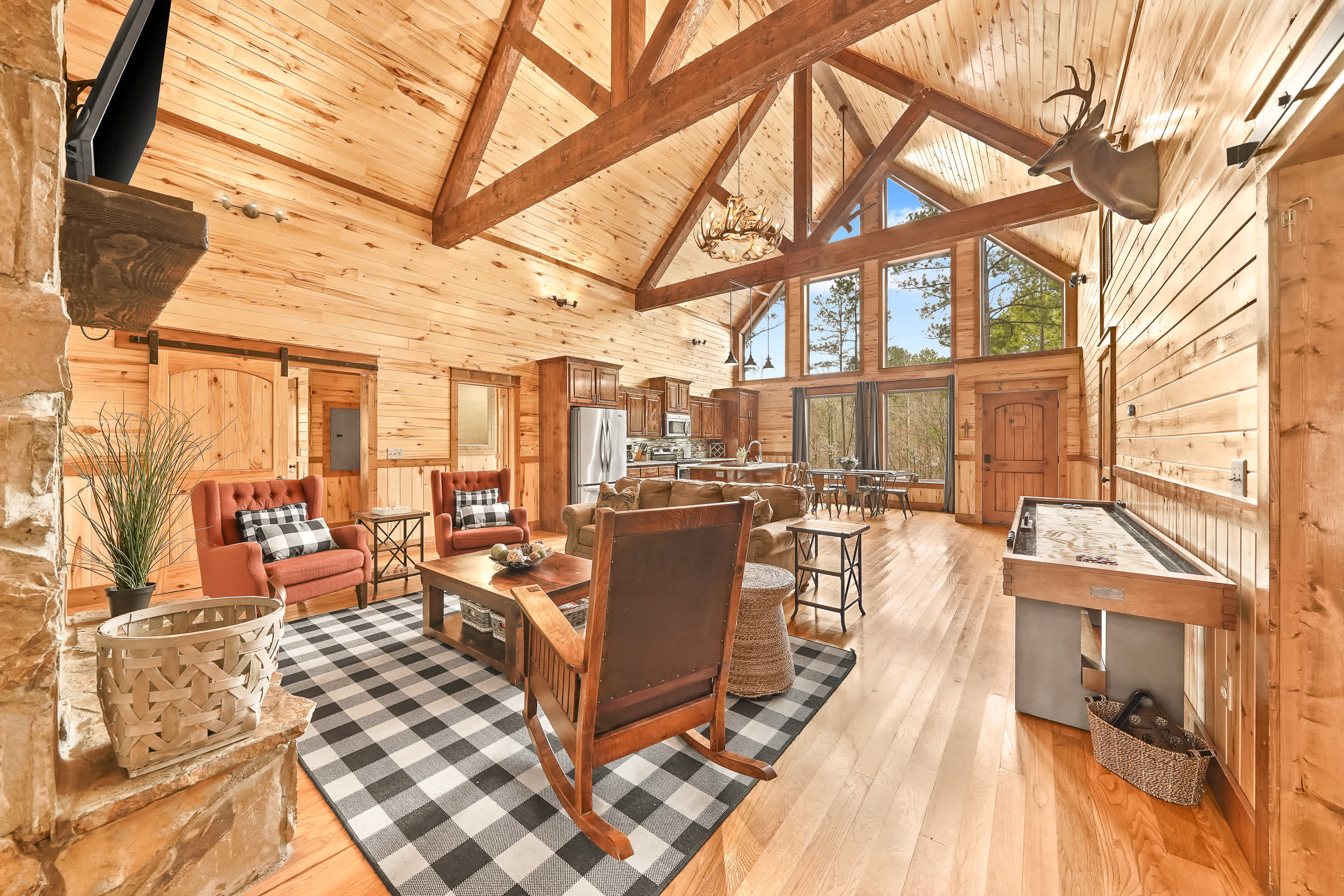 NEW! Prime Cabin Chateau, Hot Tub-Firepit-Sleeps 6