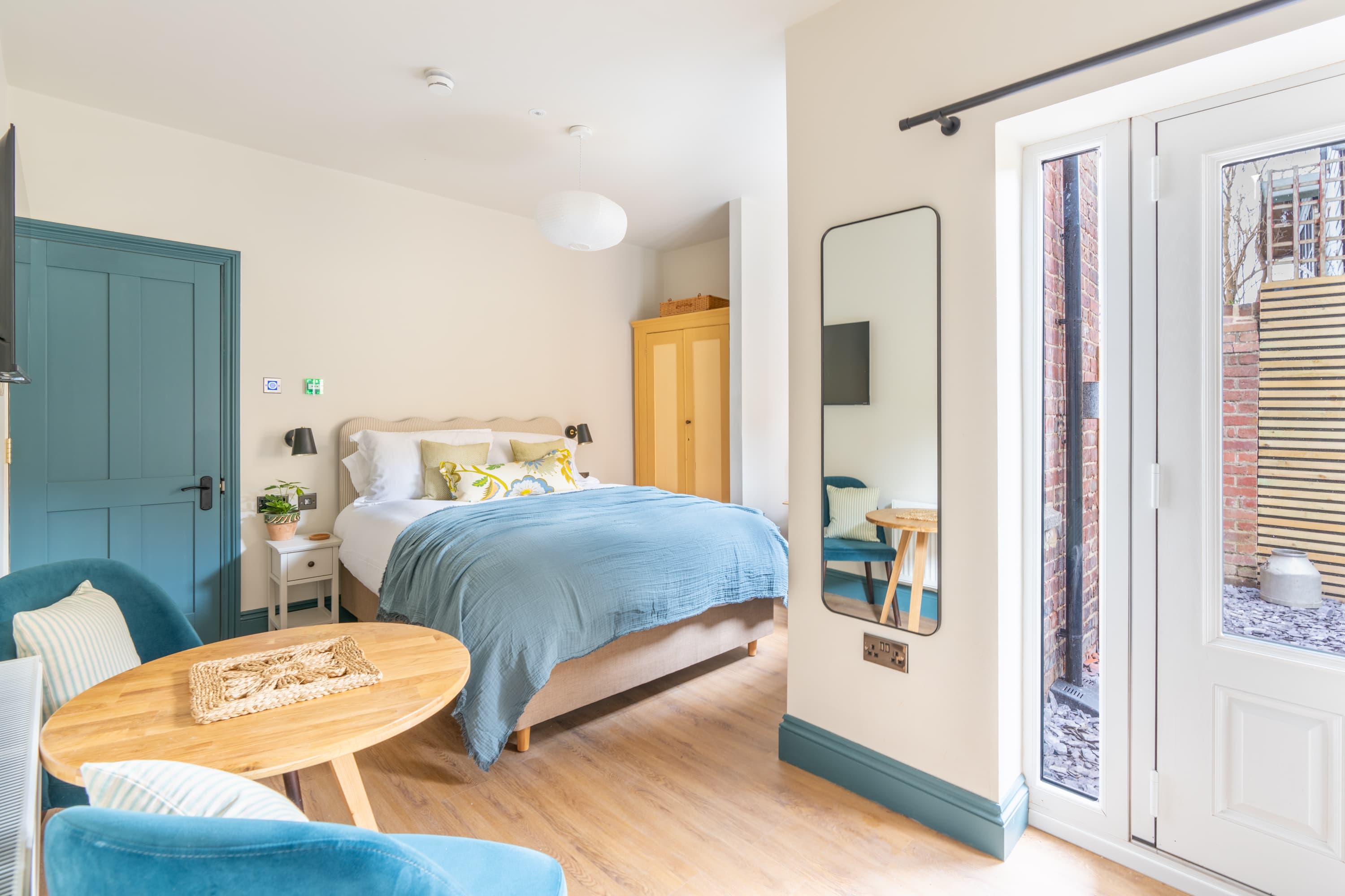 The Willows – Quaint Courtyard Studio – Pet Friendly (4)
