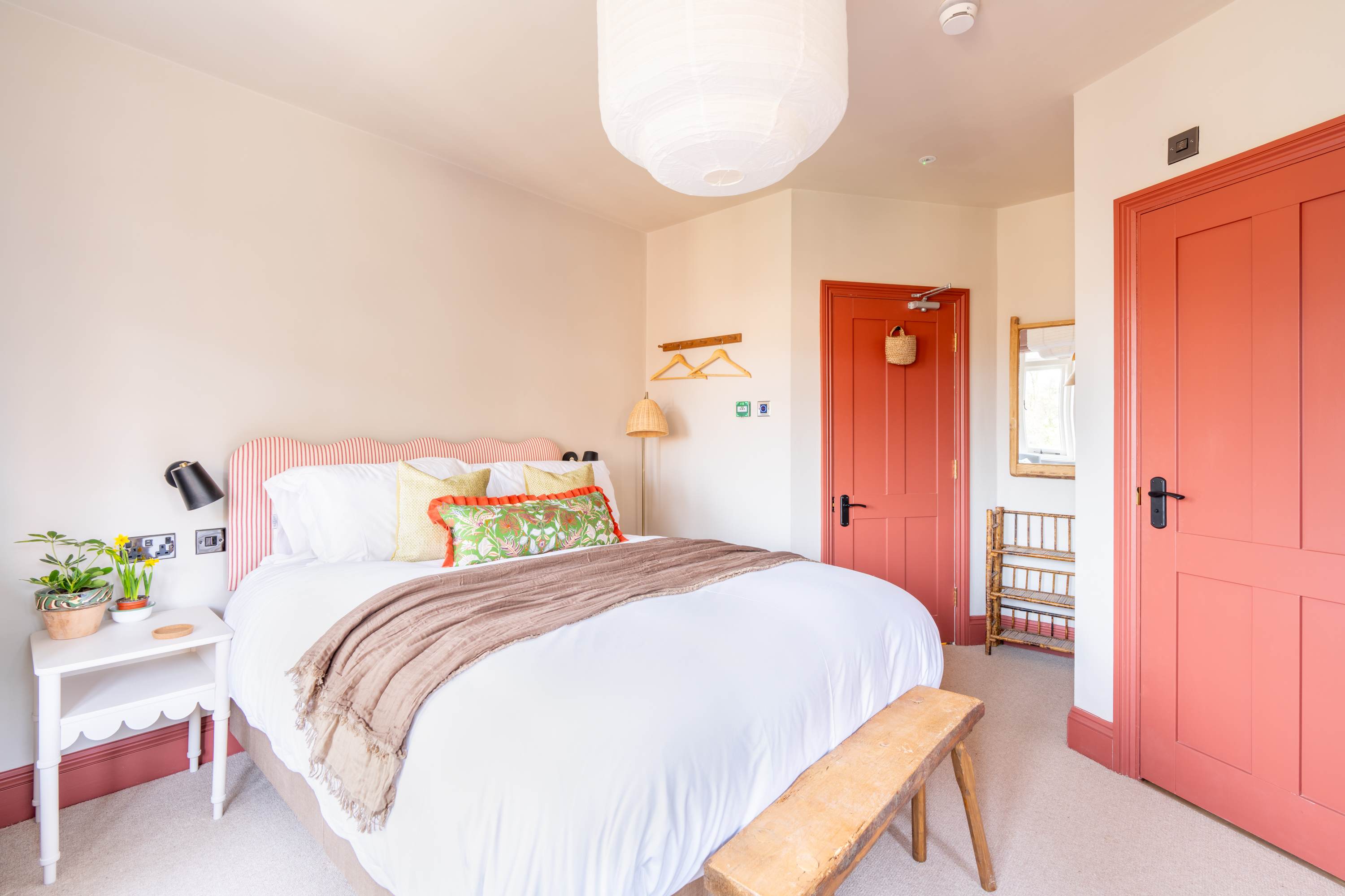 The Willows – Elegant Abbey View Bay Room (7)