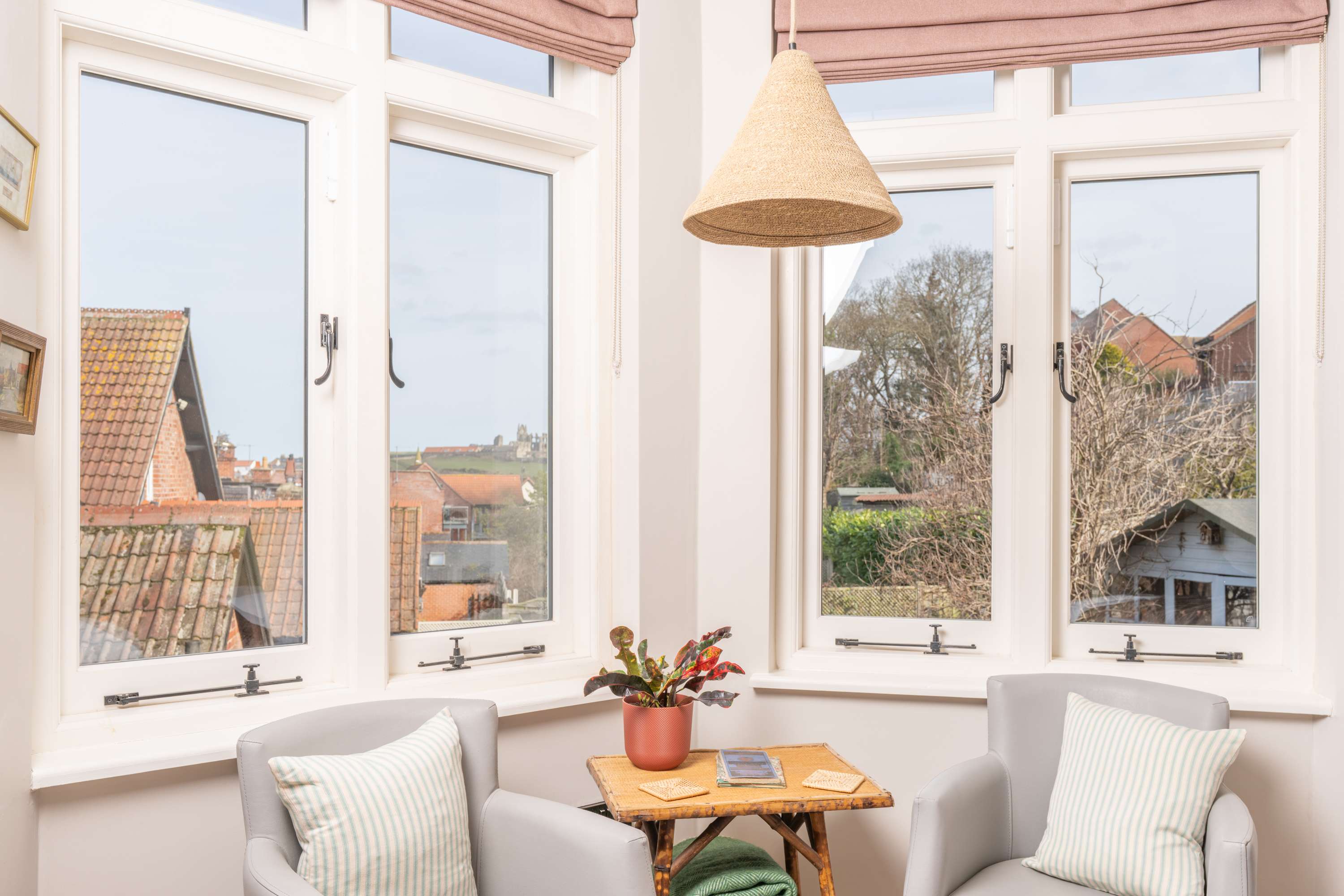 The Willows – Elegant Abbey View Bay Room (7)