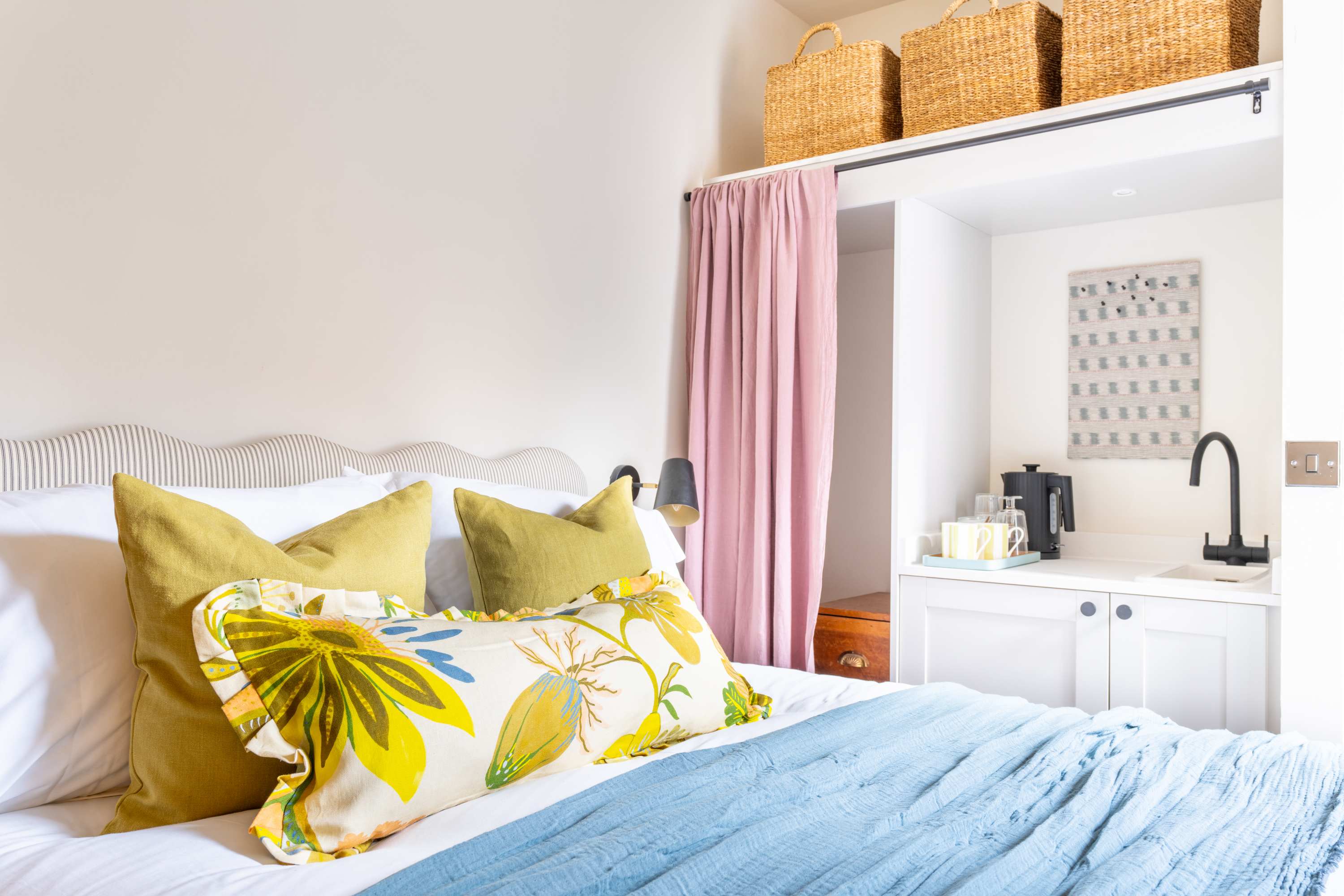 The Willows – Cosy King Room with Spacious Ensuite (8)