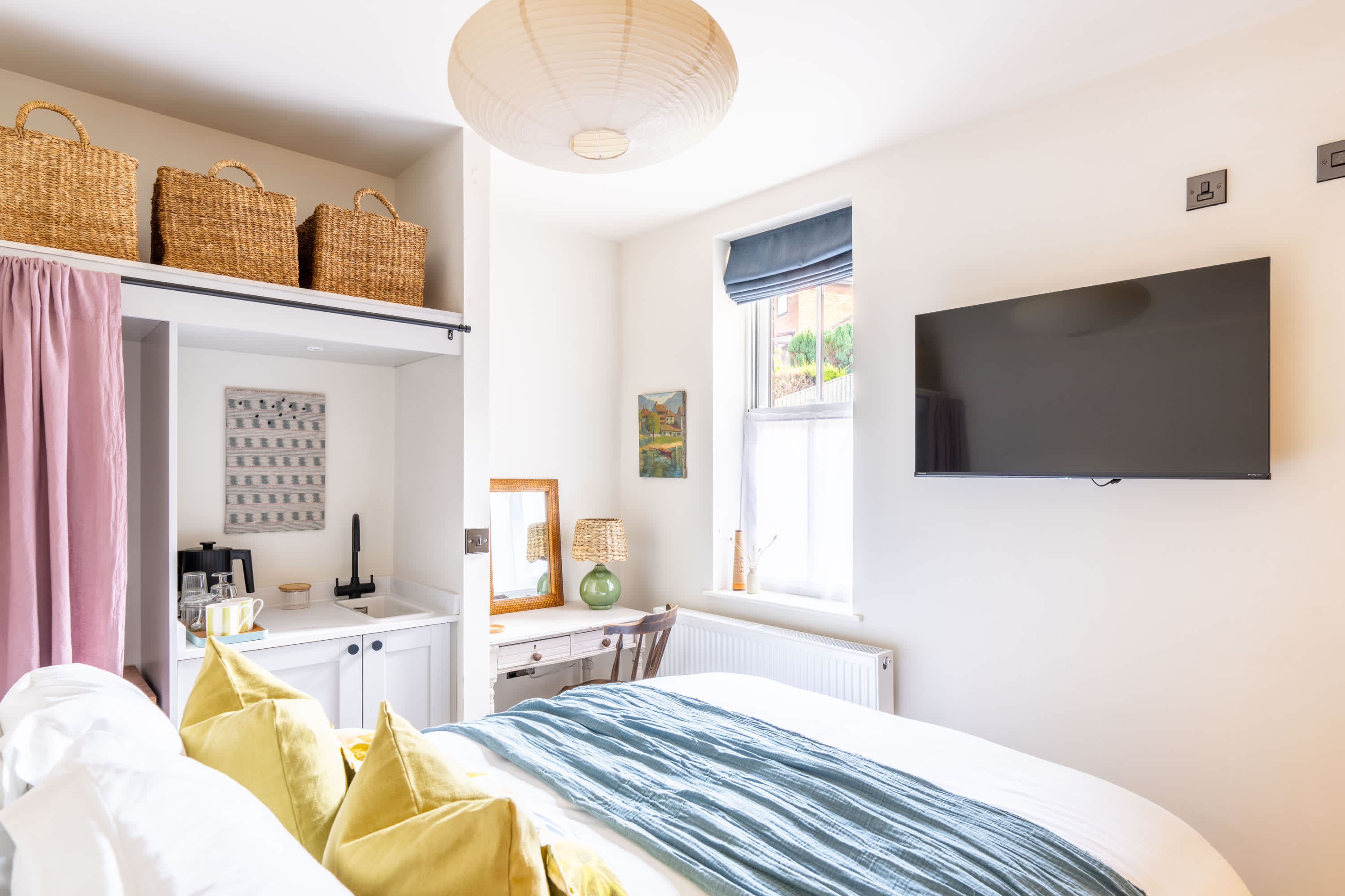 The Willows – Cosy King Room with Spacious Ensuite (8)