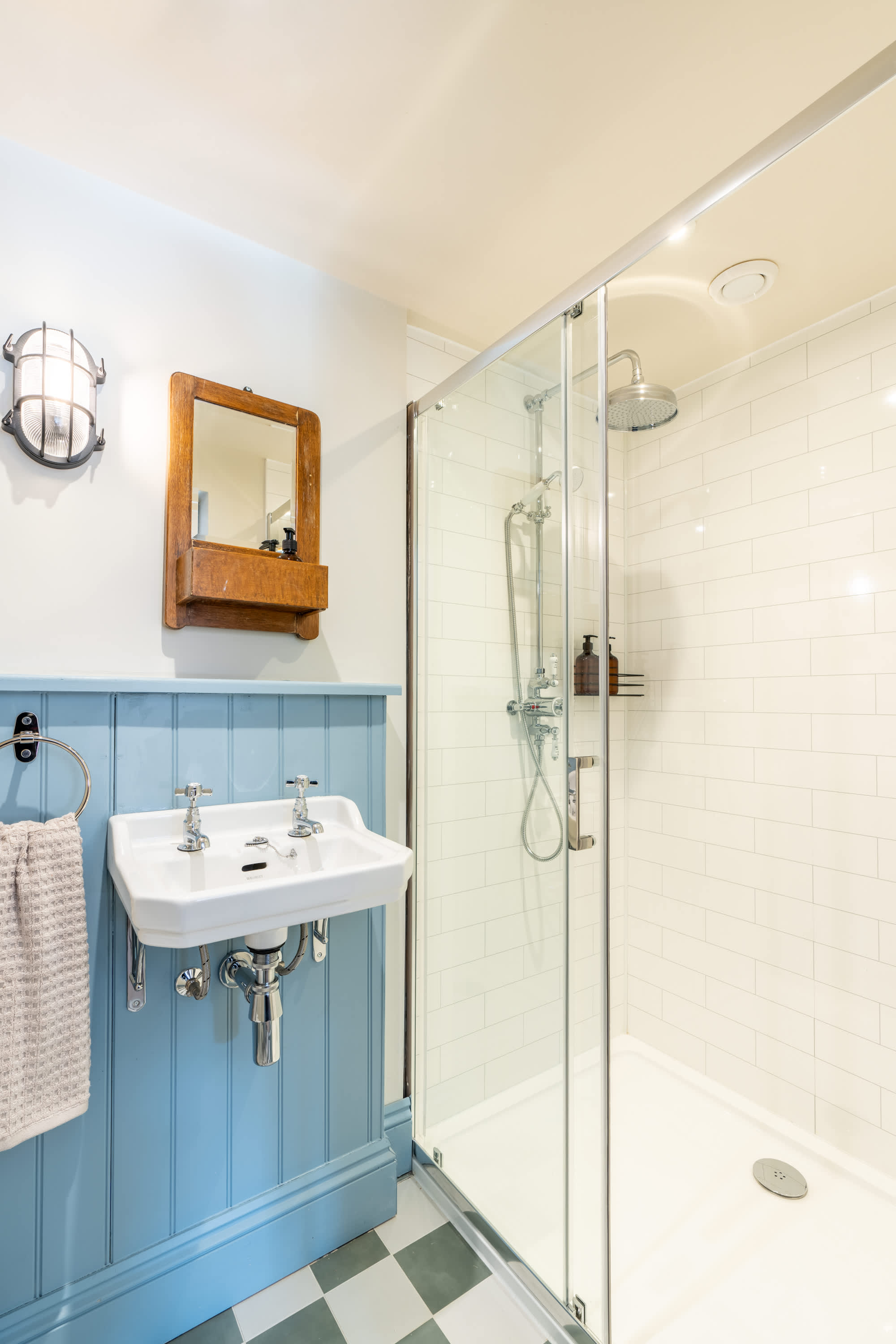 The Willows – Stylish Loft Double En-Suite (11)