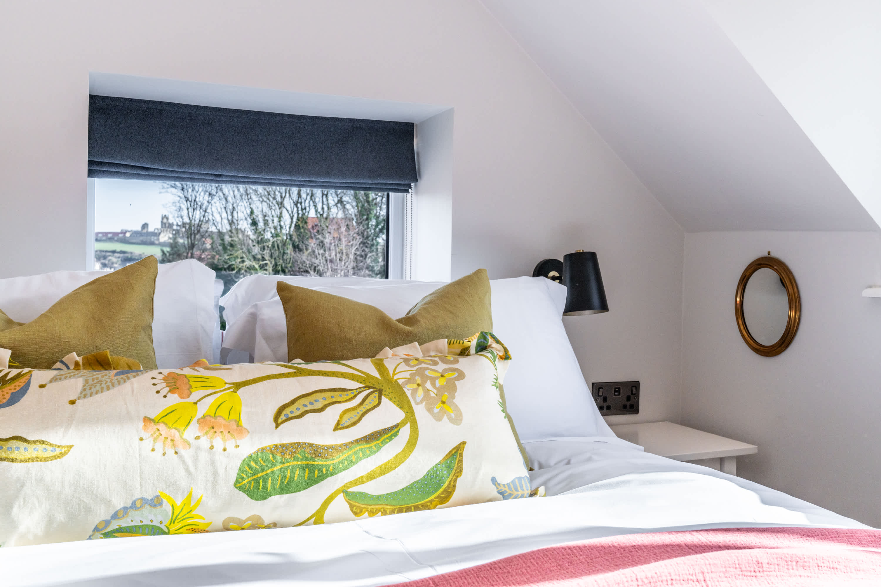 The Willows – Suite 12 Compact King Loft 