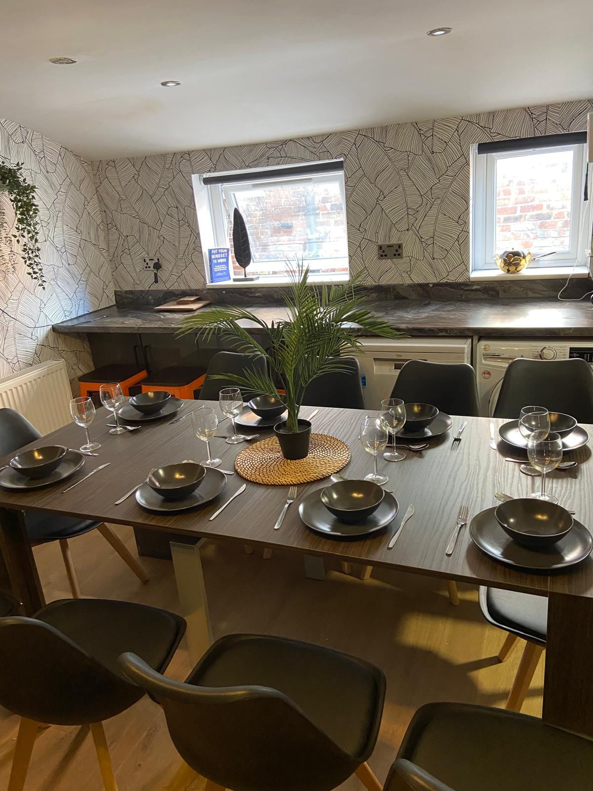 Ashton Luxury Getaway Sleeps 14 with 2  Free Parking Space in Church Street 18 OL6 6XE - Property image 45 - VivreStays