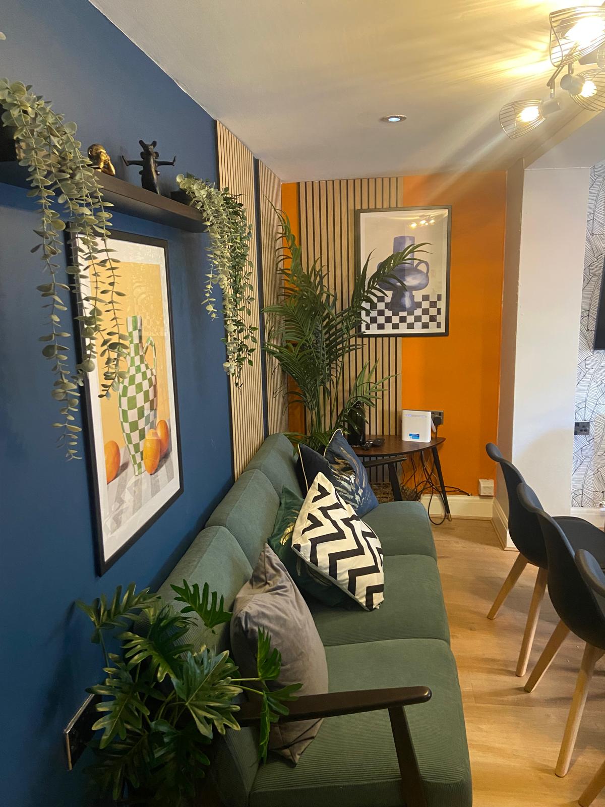 Ashton Luxury Getaway Sleeps 14 with 2  Free Parking Space in Church Street 18 OL6 6XE - Property image 34 - VivreStays