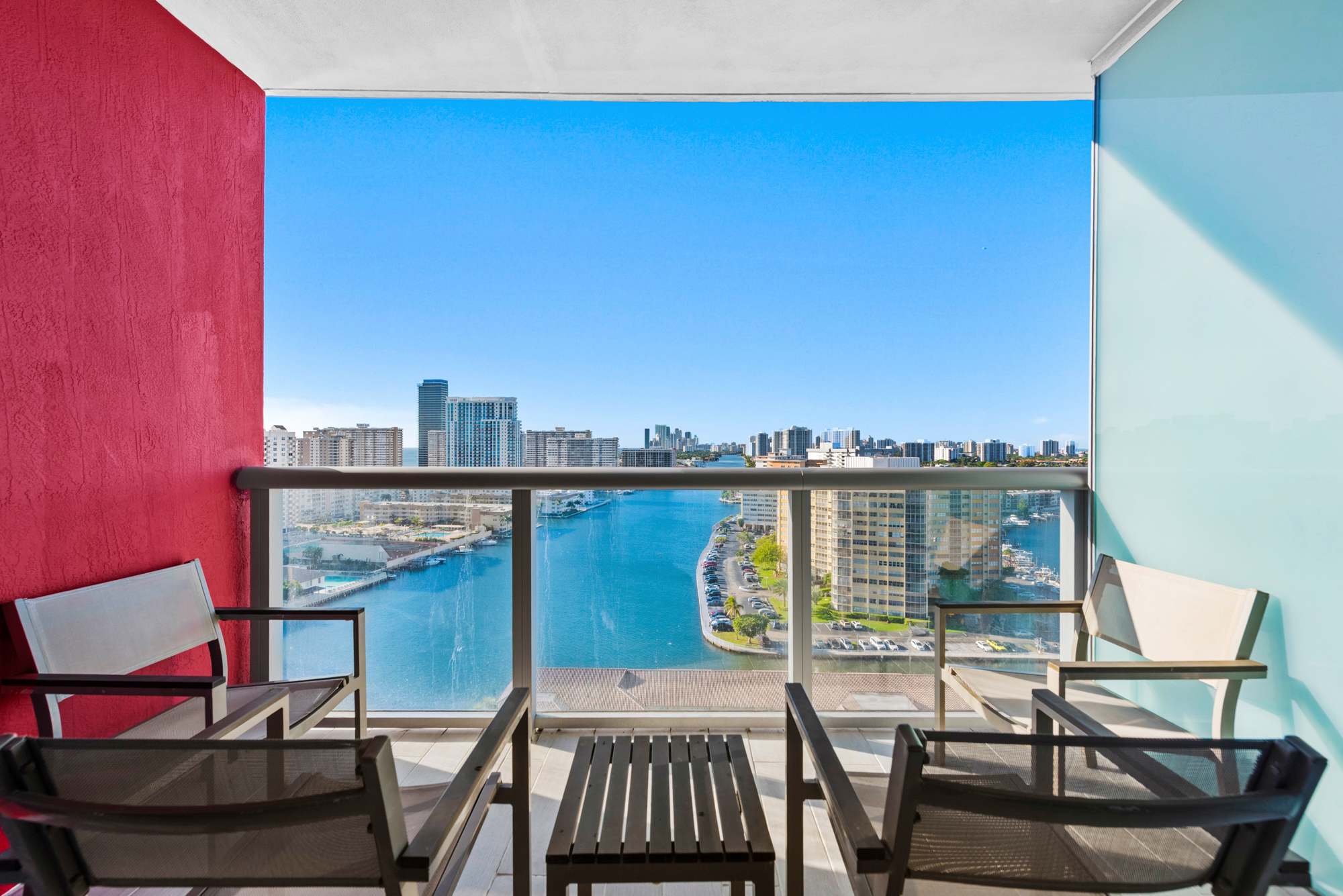 Tropical Tides – Peaceful Patio Stay