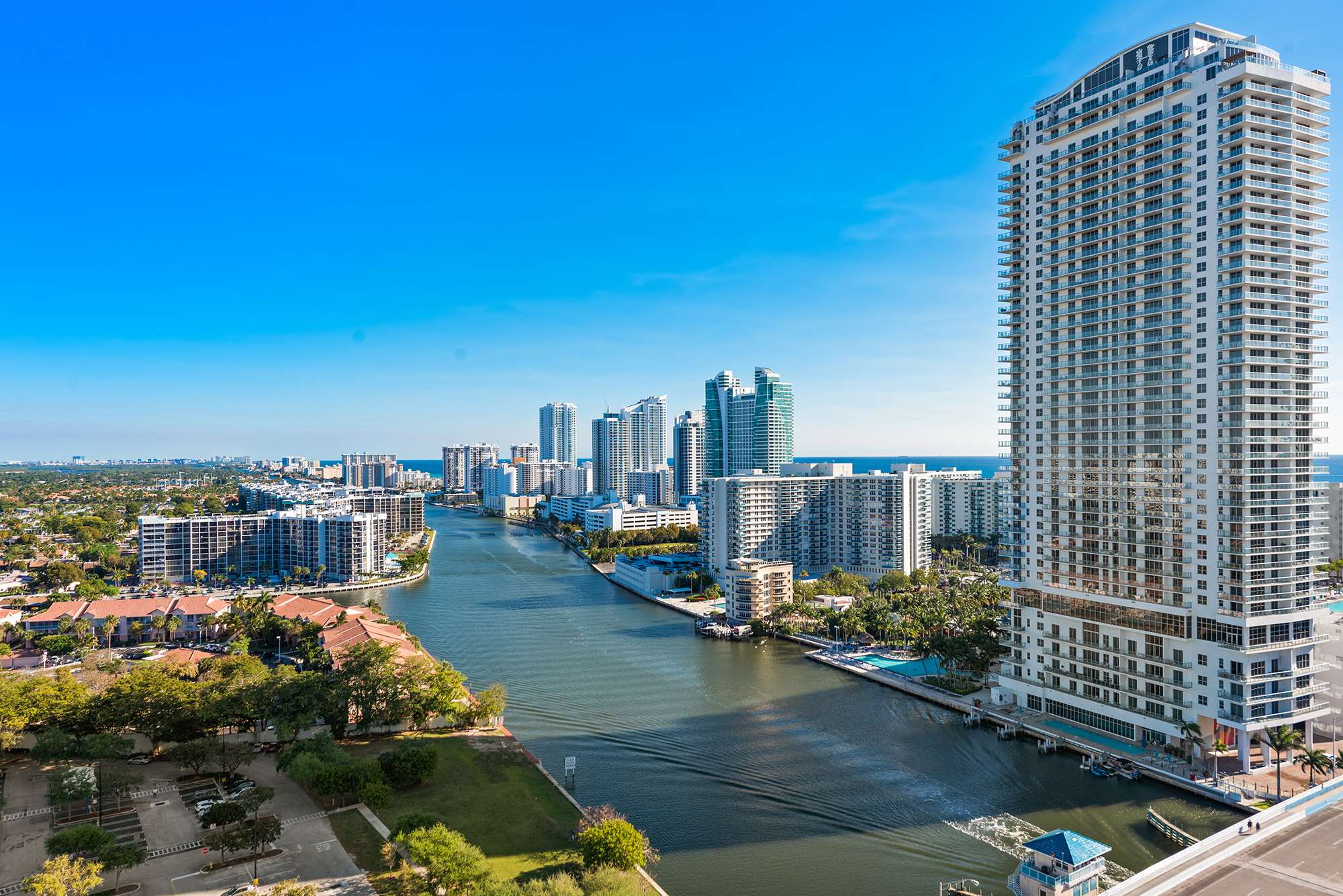 Seaside Luxury - Beach Loungers - 18th Floor 4