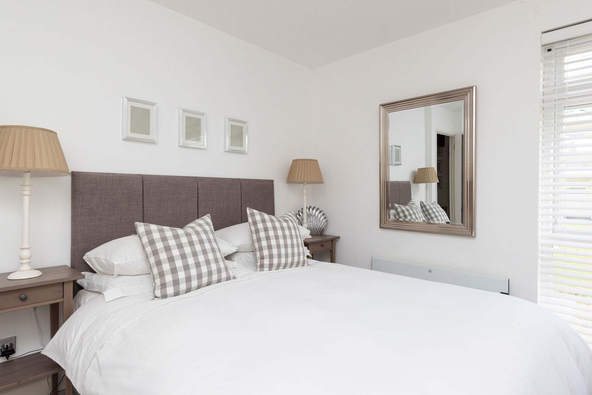 This 2 bedroom ground floor apartment is perfect for family or friends!