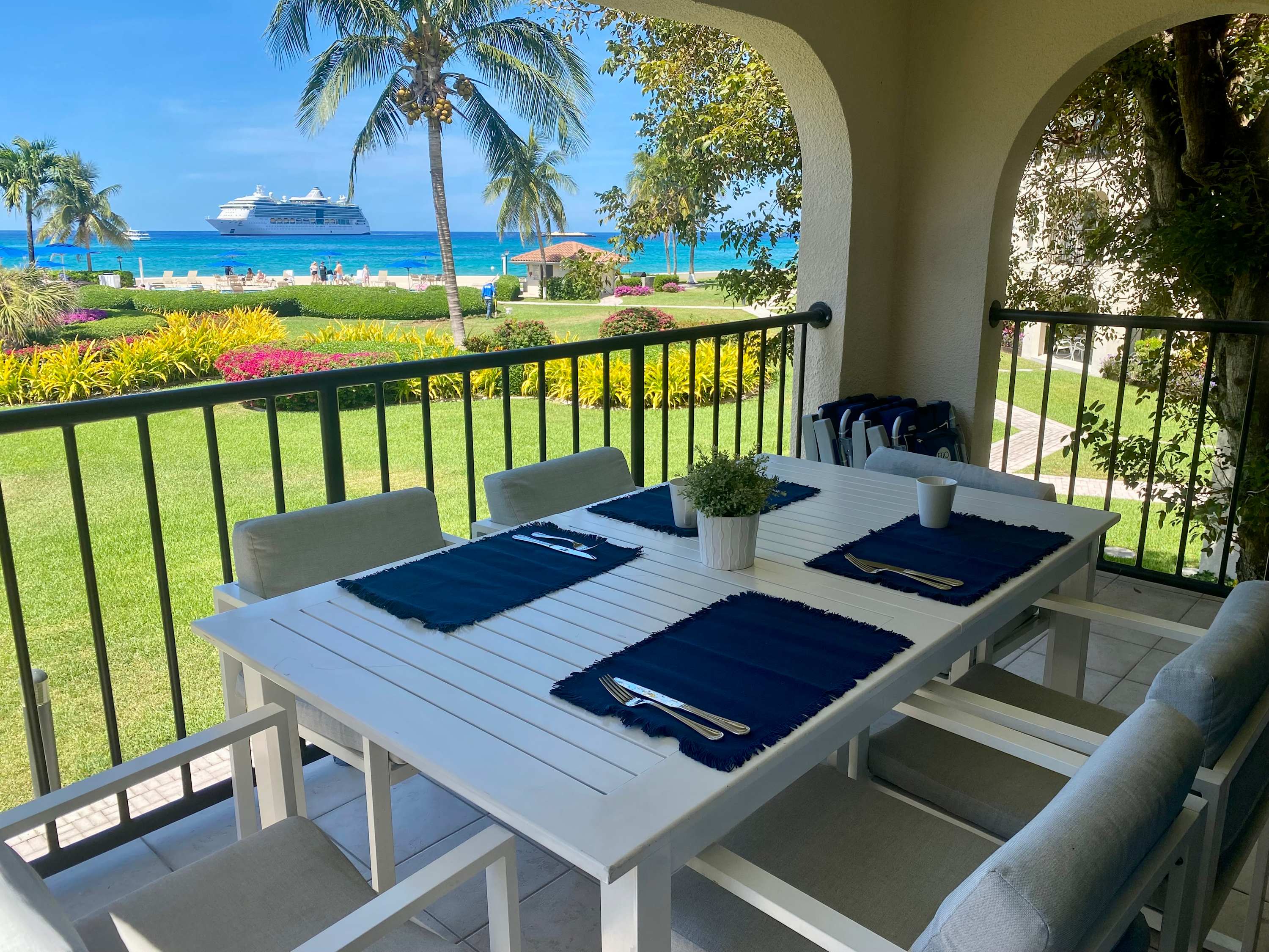 Oceanfront Condo on Seven Mile Beach — Seven Mile Beach, George Town — vacation rental
