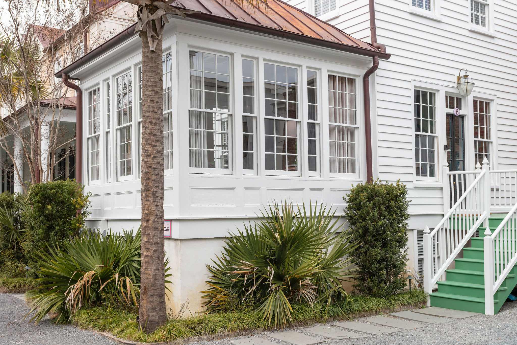 Casa Zoë: Bright Charleston Cottage Near King St.  — Charleston, SC — vacation rental