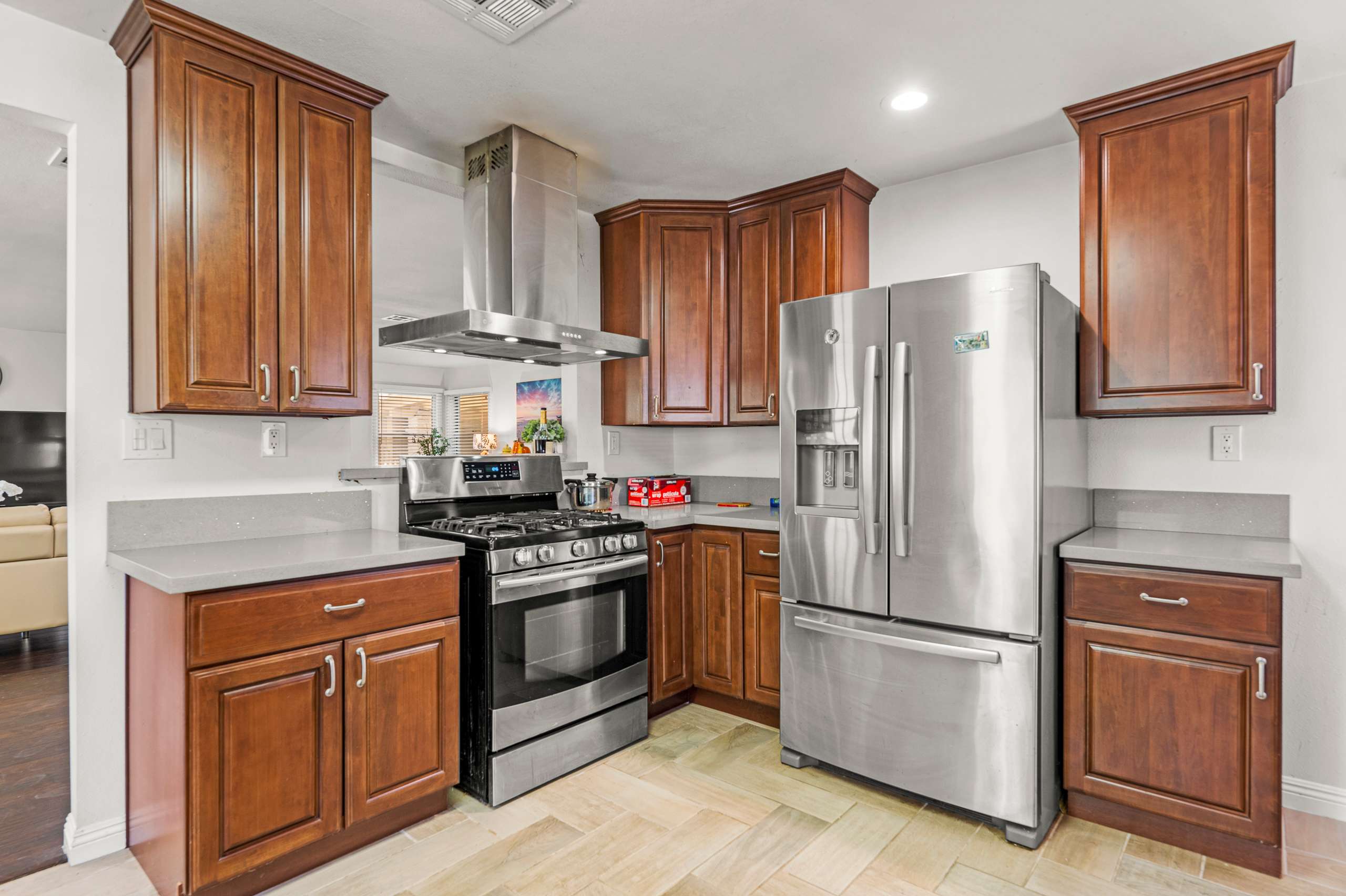 Pasadena 3 BR Furnished Home photo 4
