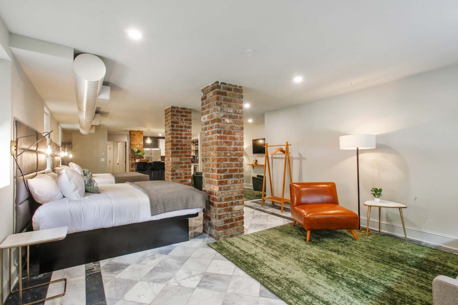 King and Queen Suite 1st Floor Sleeps 6 — Savannah, GA — vacation rental