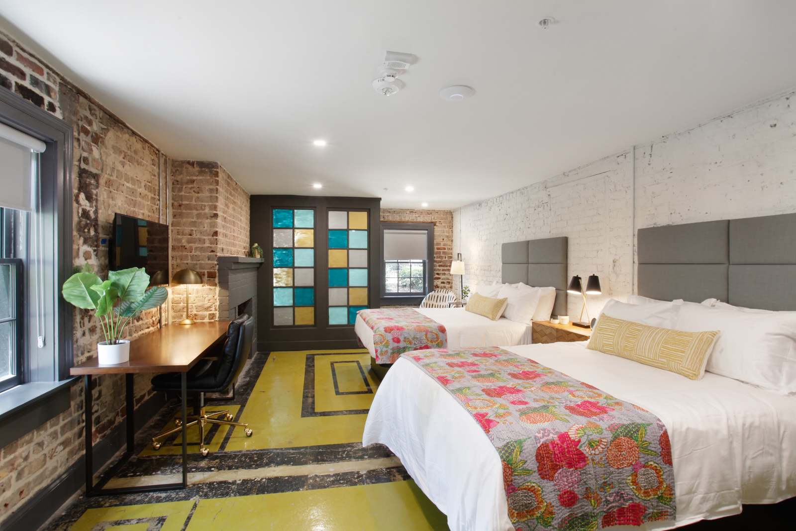 Double Queen Suite 1st Floor Boutique Hotel — Savannah, GA — vacation rental