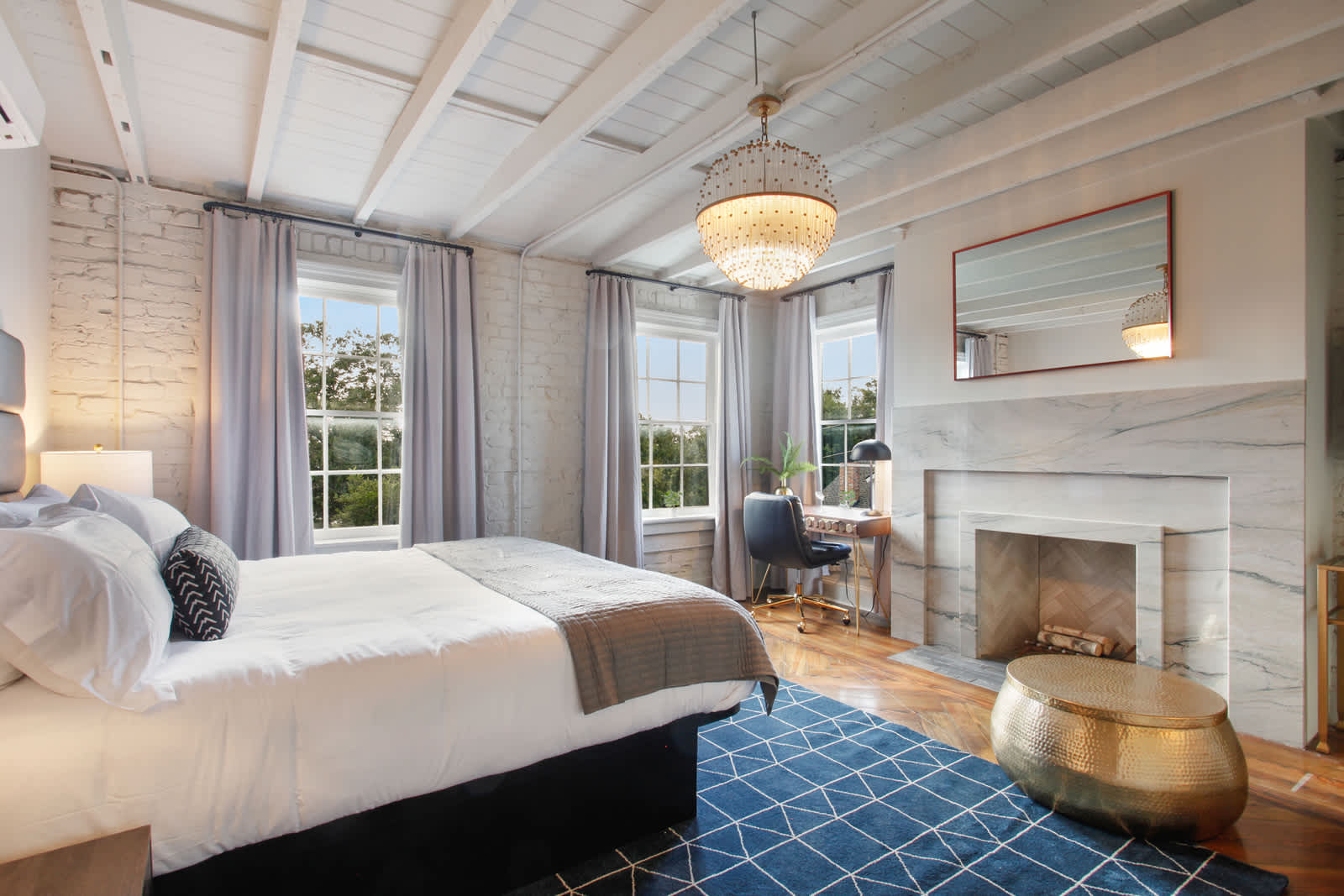 King Penthouse Suite Clawfoot Tub 4th Floor! — Savannah, GA — vacation rental