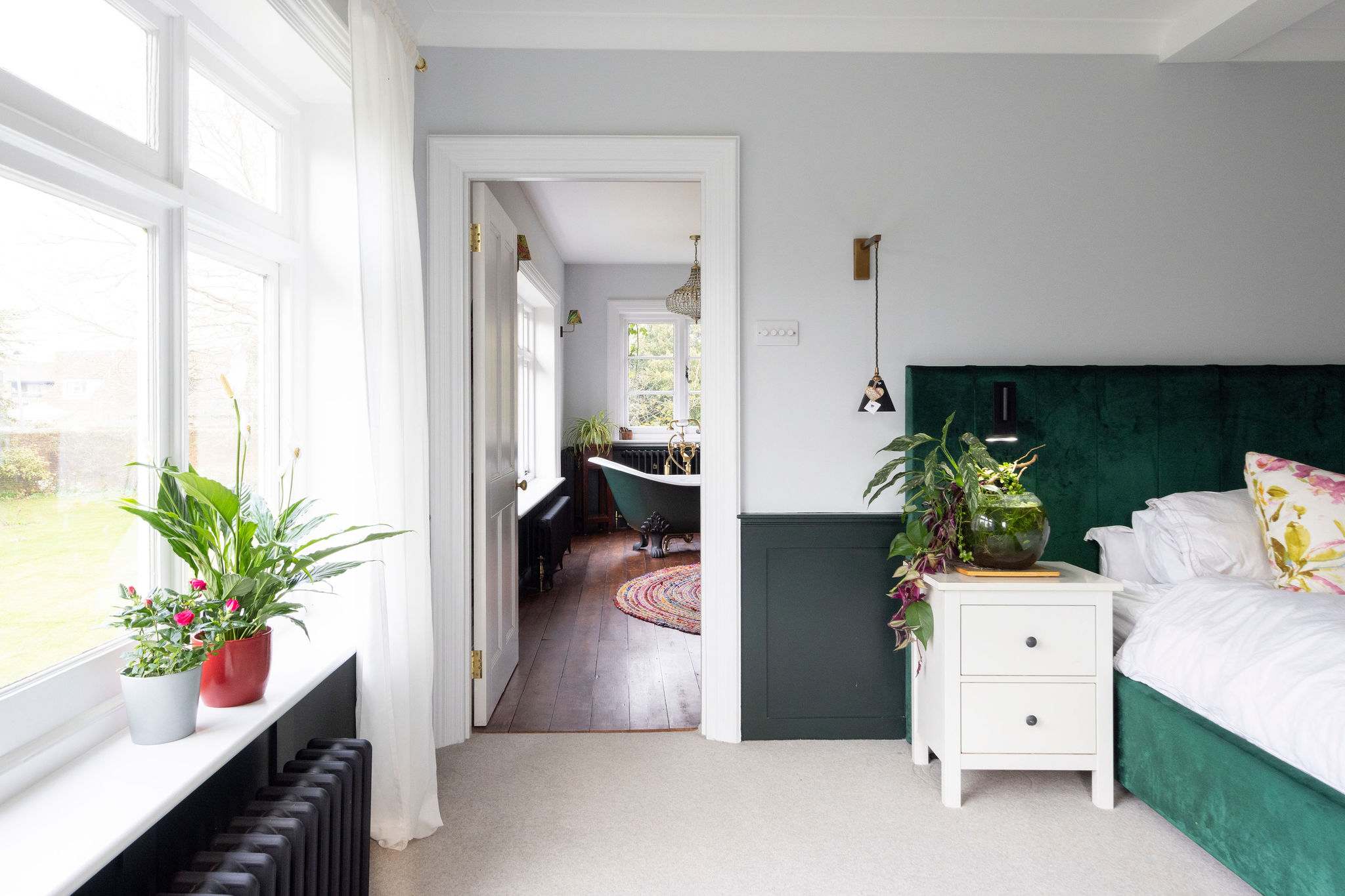 A spacious emperor bedroom with an amazing ensuite and bright windows