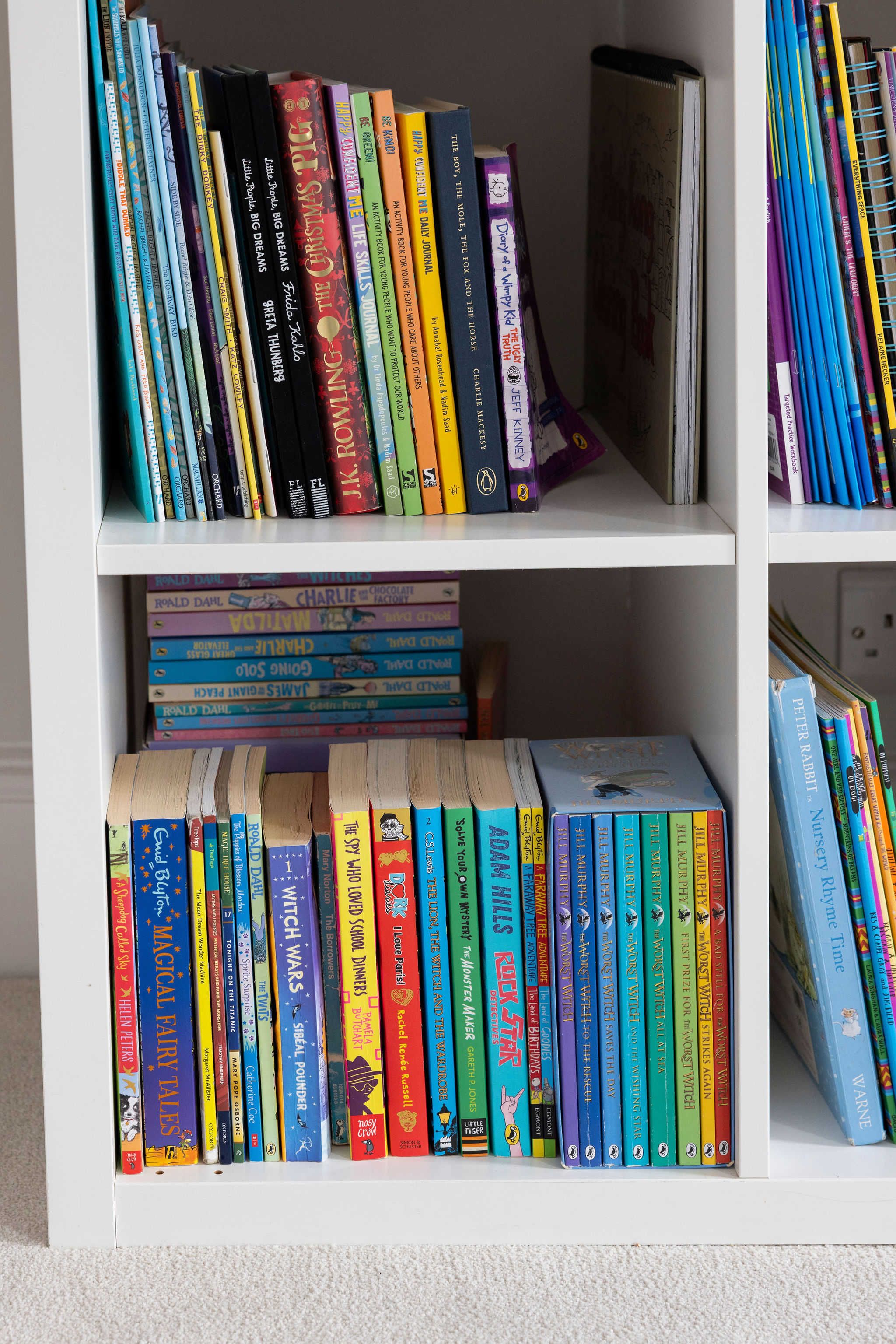 Great bookshelf with books for all children!