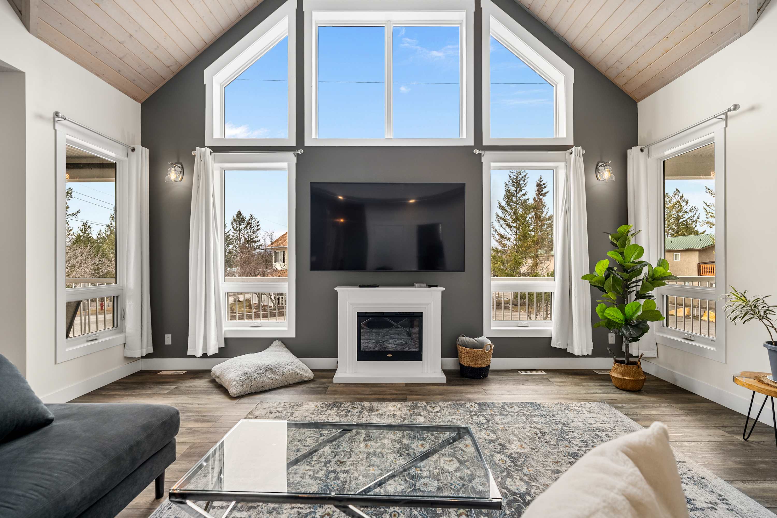 Radiant Retreat | Sleeps 13 + Loft | Stunning View — Radium Hot Springs, British Columbia — vacation rental