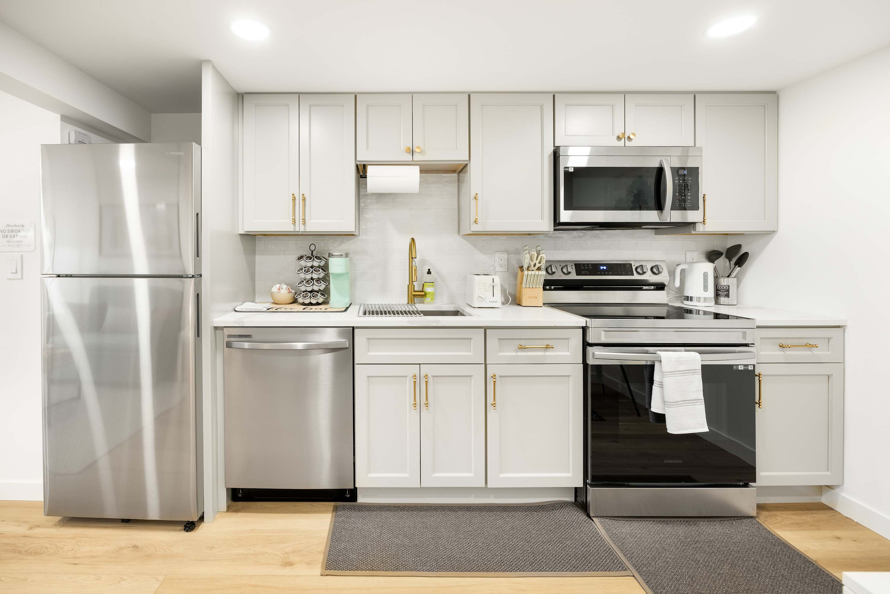 Remodeled 1BR Private Basement, 9 Min to Beach