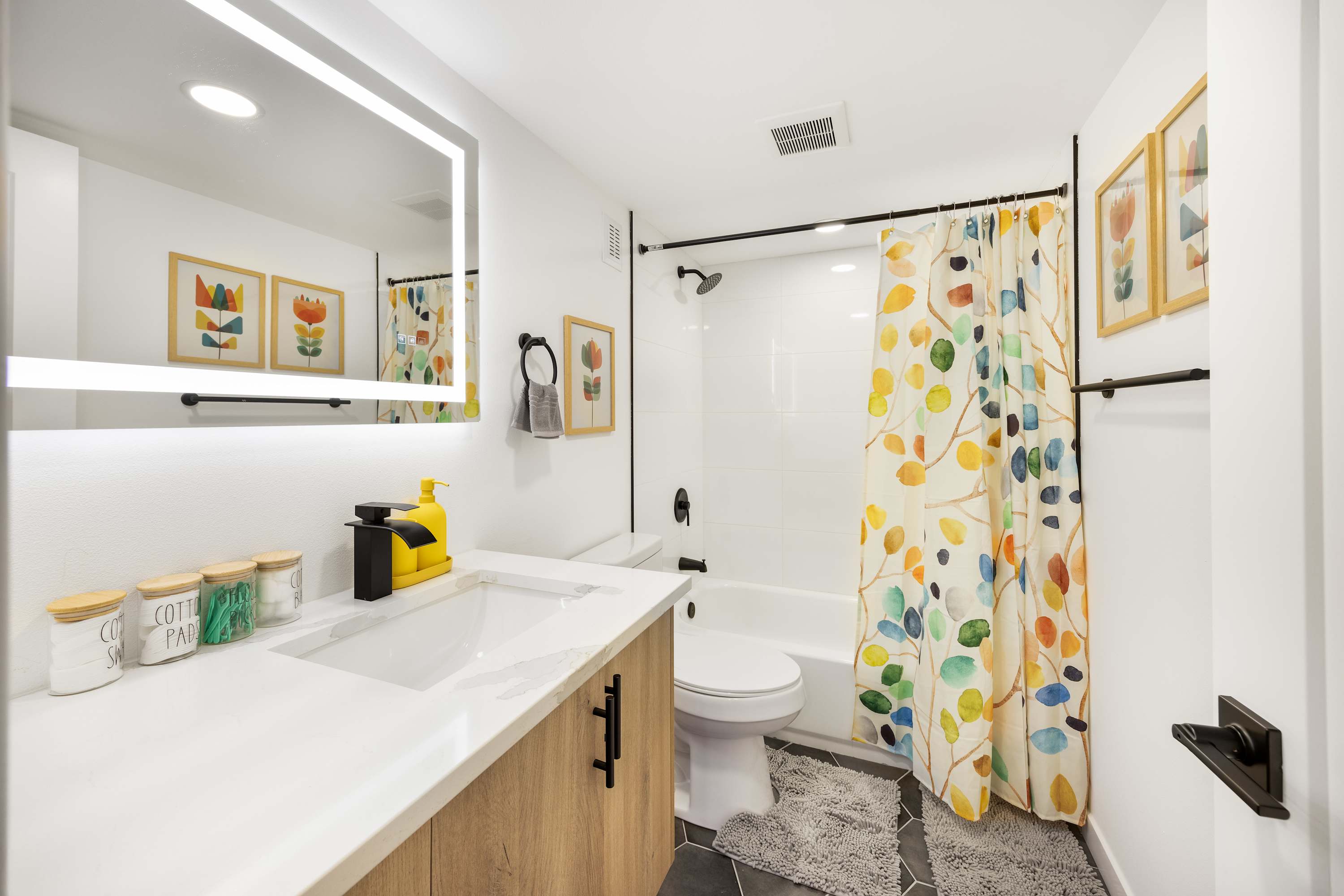 Remodeled 1BR Private Basement, 9 Min to Beach