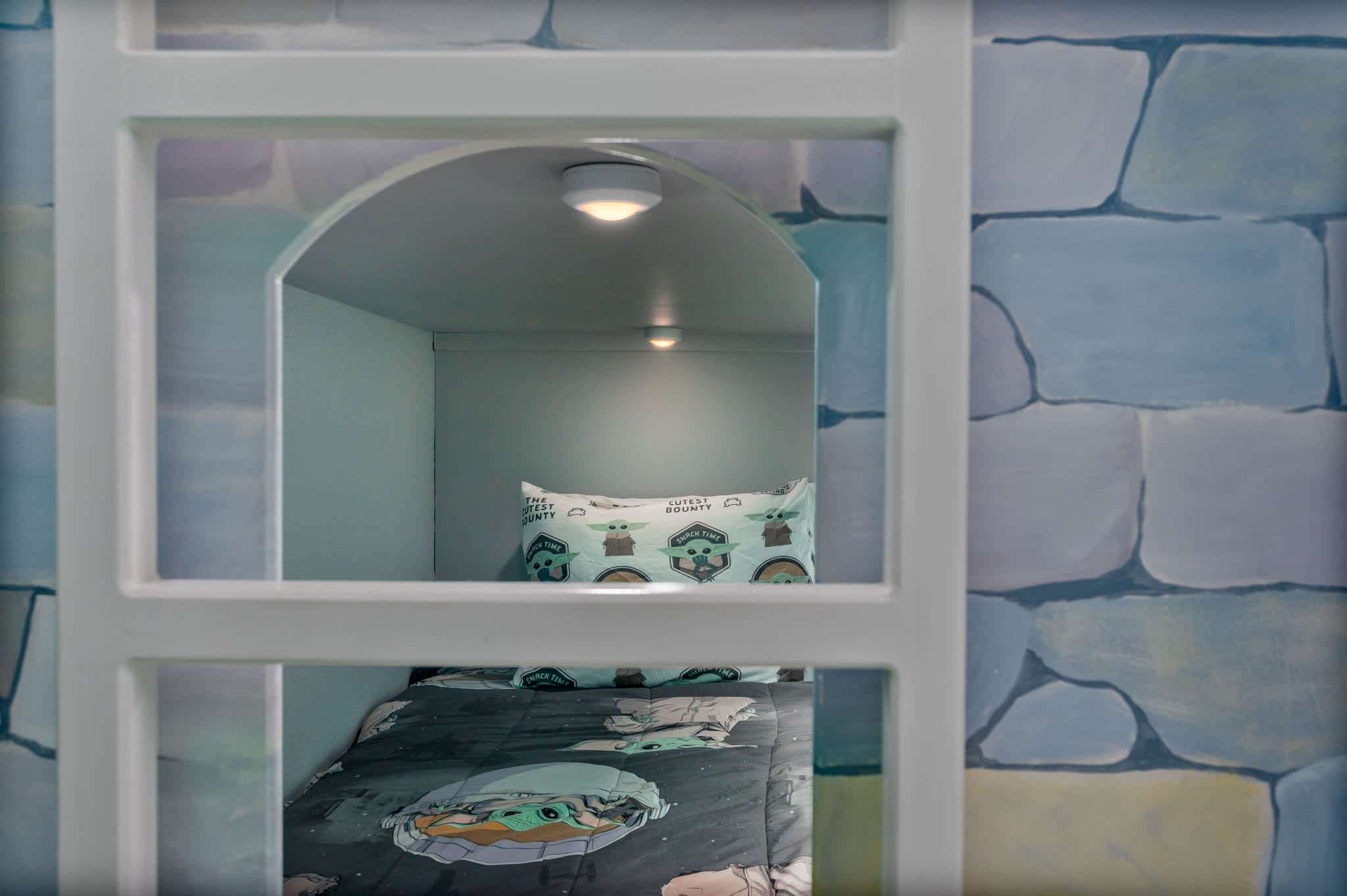 Imagine their delight when they see this incredible Star Wars bunk room! It's the perfect space for kids to play, dream, and create lasting memories in a galaxy far, far away