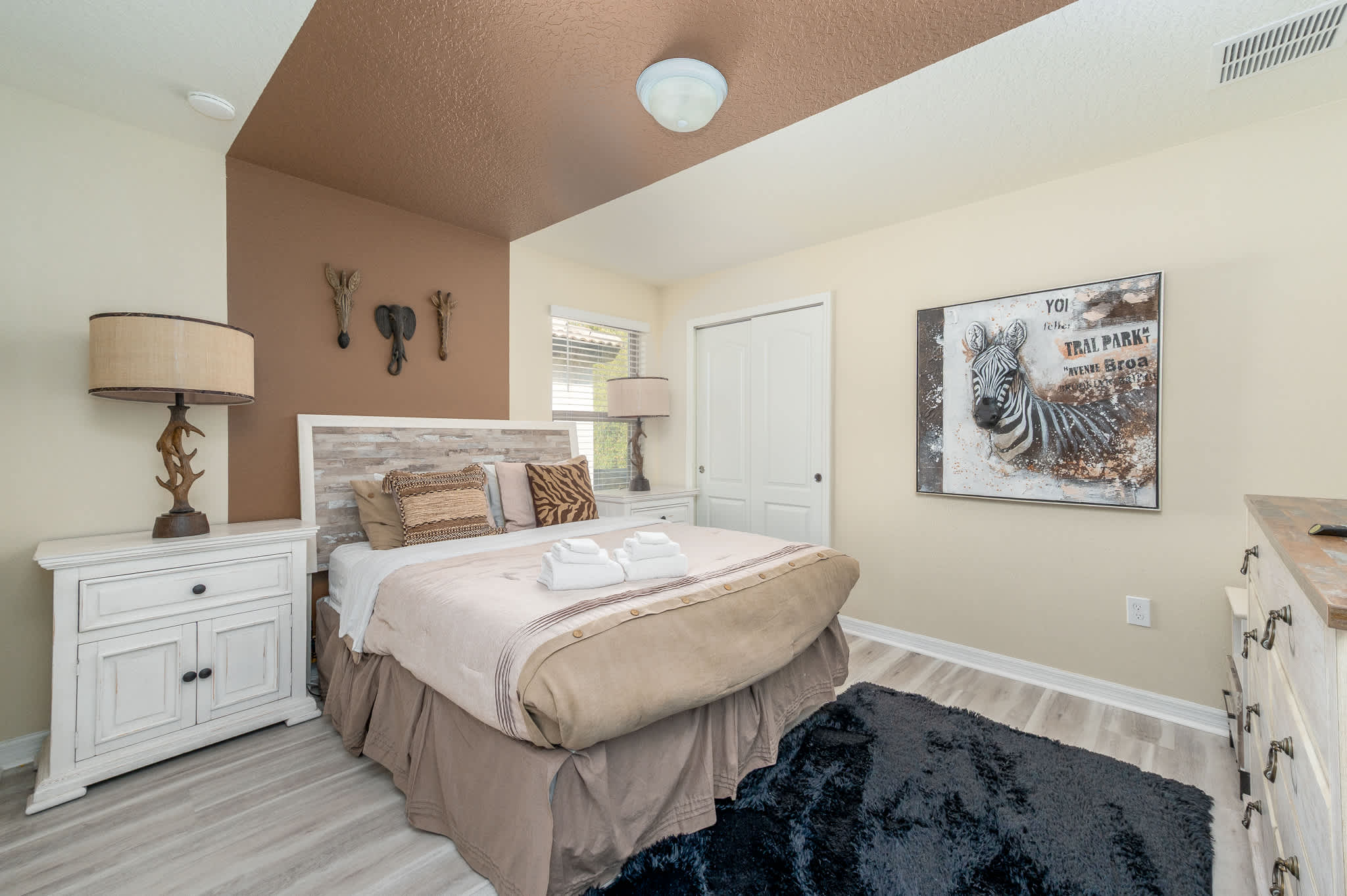 Queen bedroom upstairs