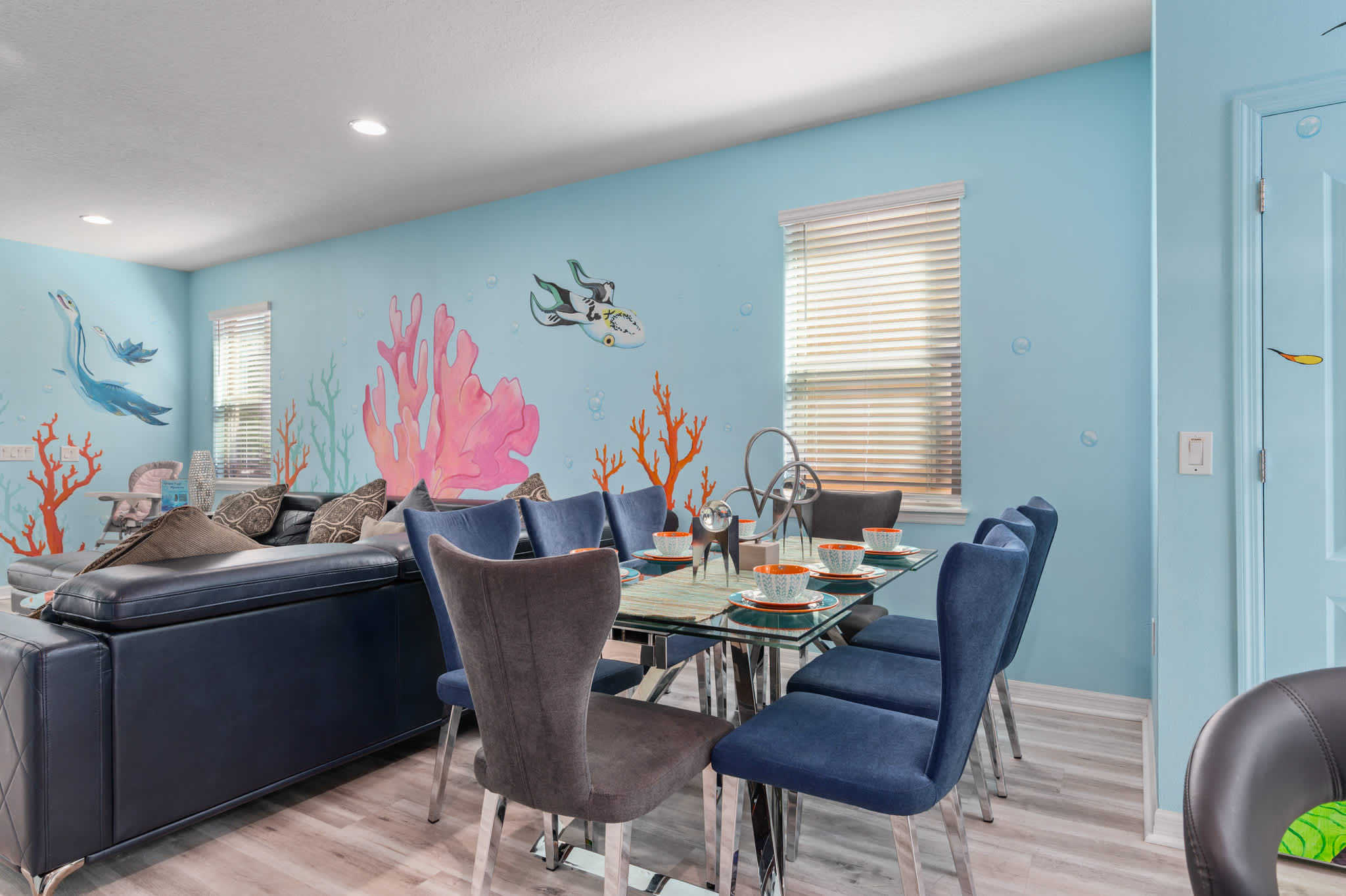 Our open-concept layout allows for easy interaction between the kitchen and dining areas. Perfect for families and groups.