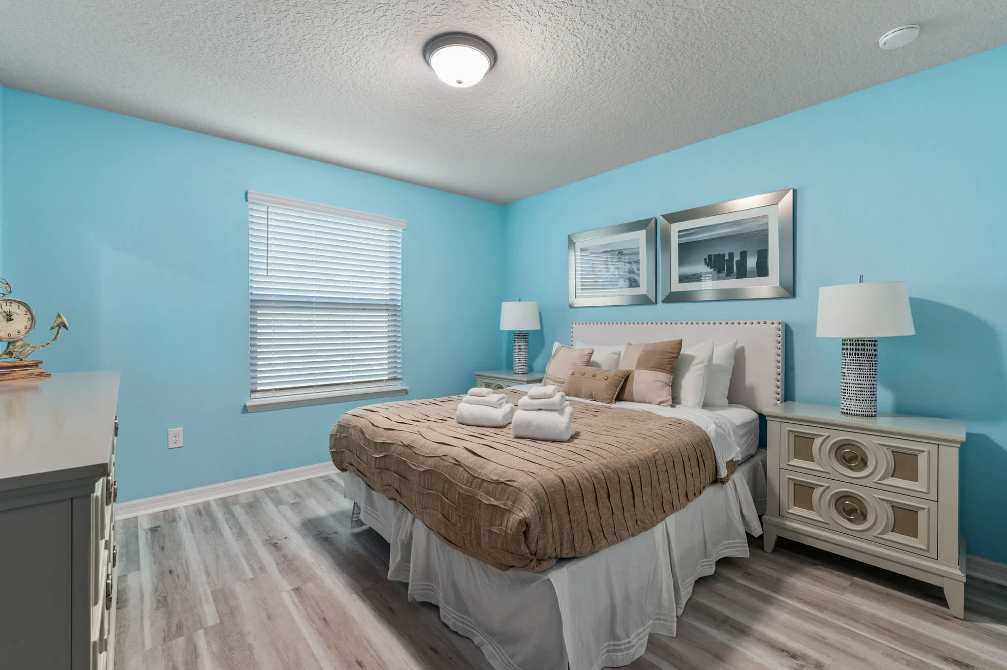 Queen bedroom upstairs