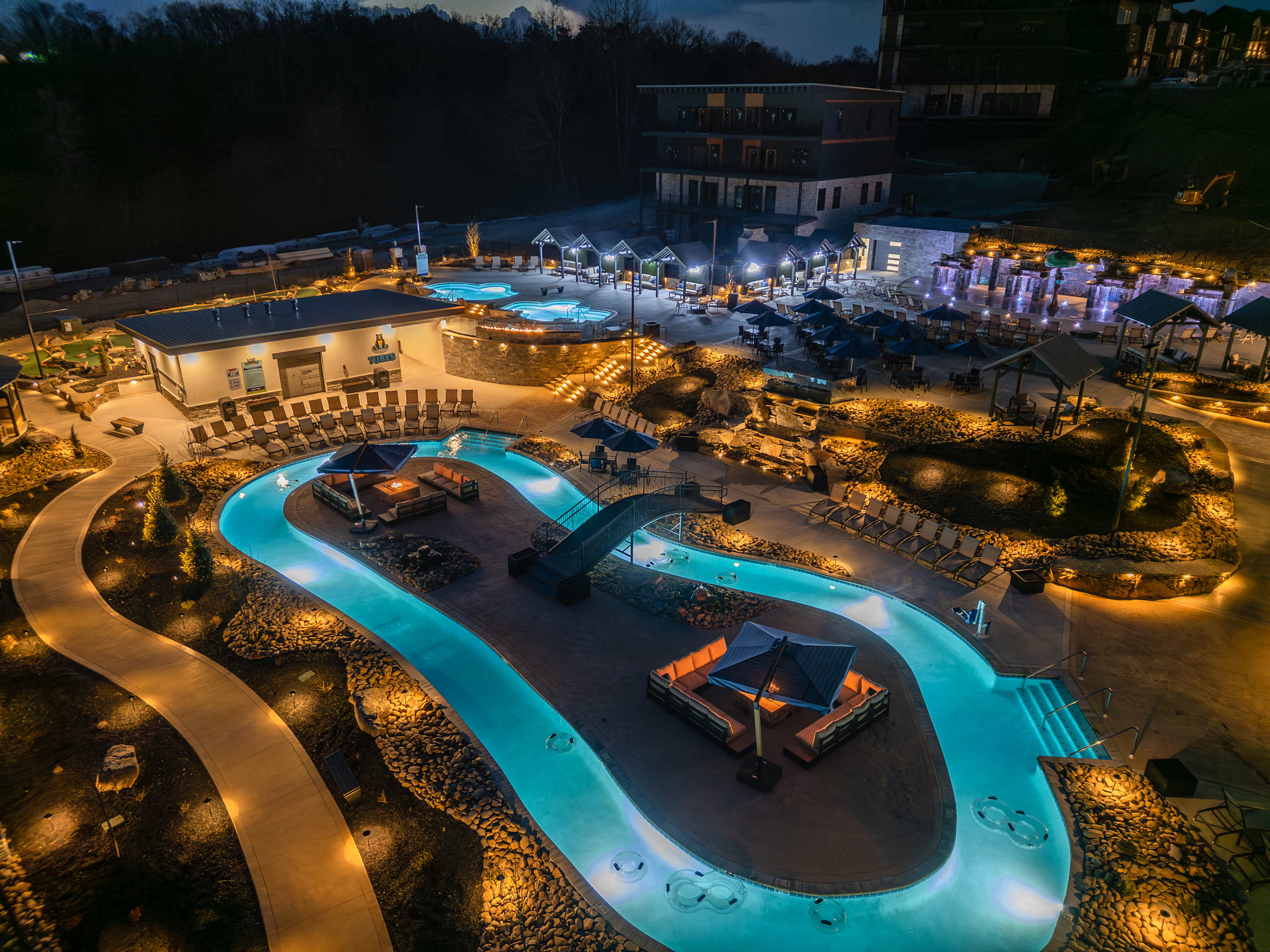 Sleep 18, Water Park, Indoor Pool, 10 Mins to PF,  Hot Tub, Seasonal Waterpark with Pools, Splash Pad and Lazy River, Movie Theatre, Game Room, Fire Pits, Year Round Indoor Pool, Views, 24 Hr Hospitality, Great for Families — Sevierville, TN — vacation rental