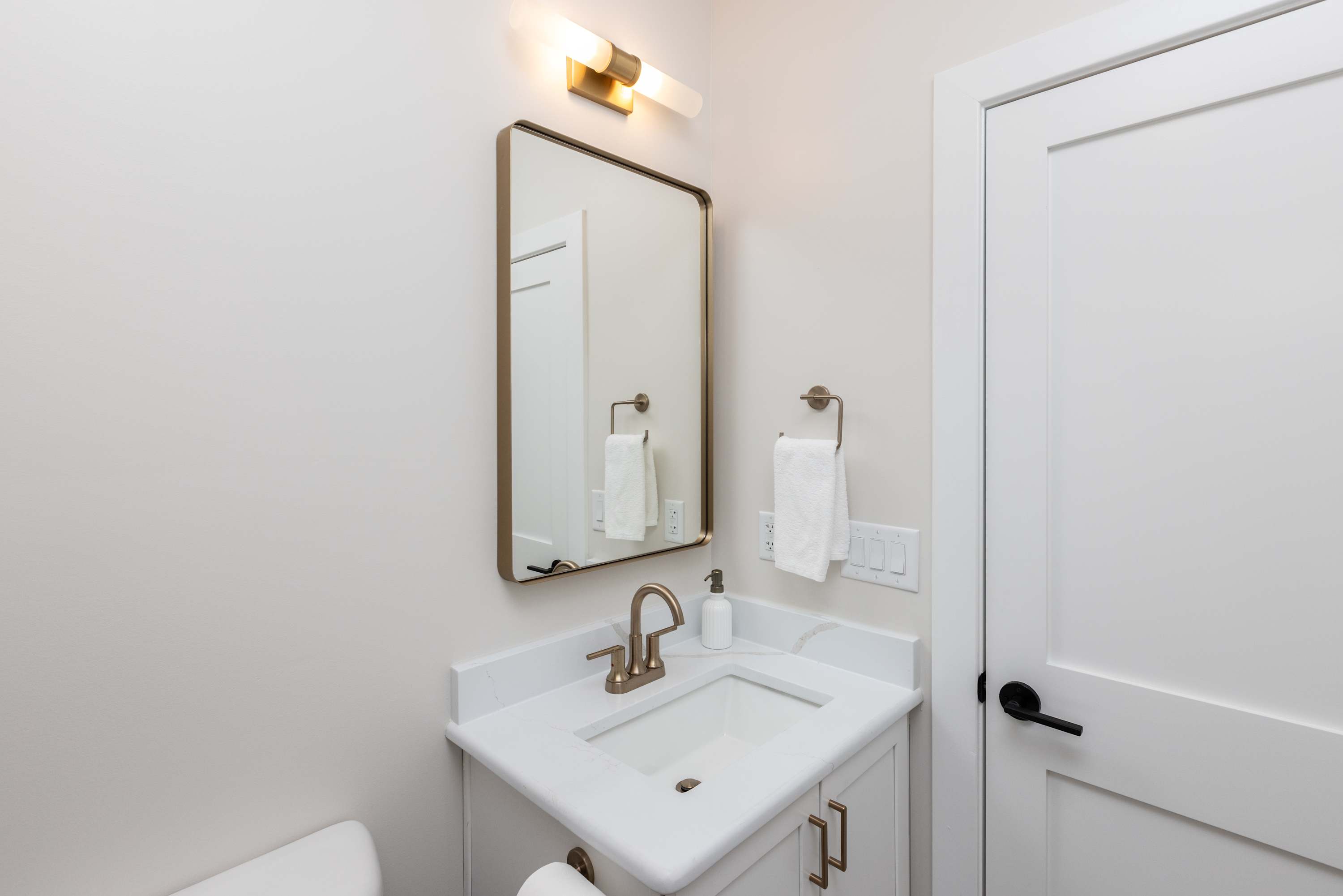 1st Floor hall bath