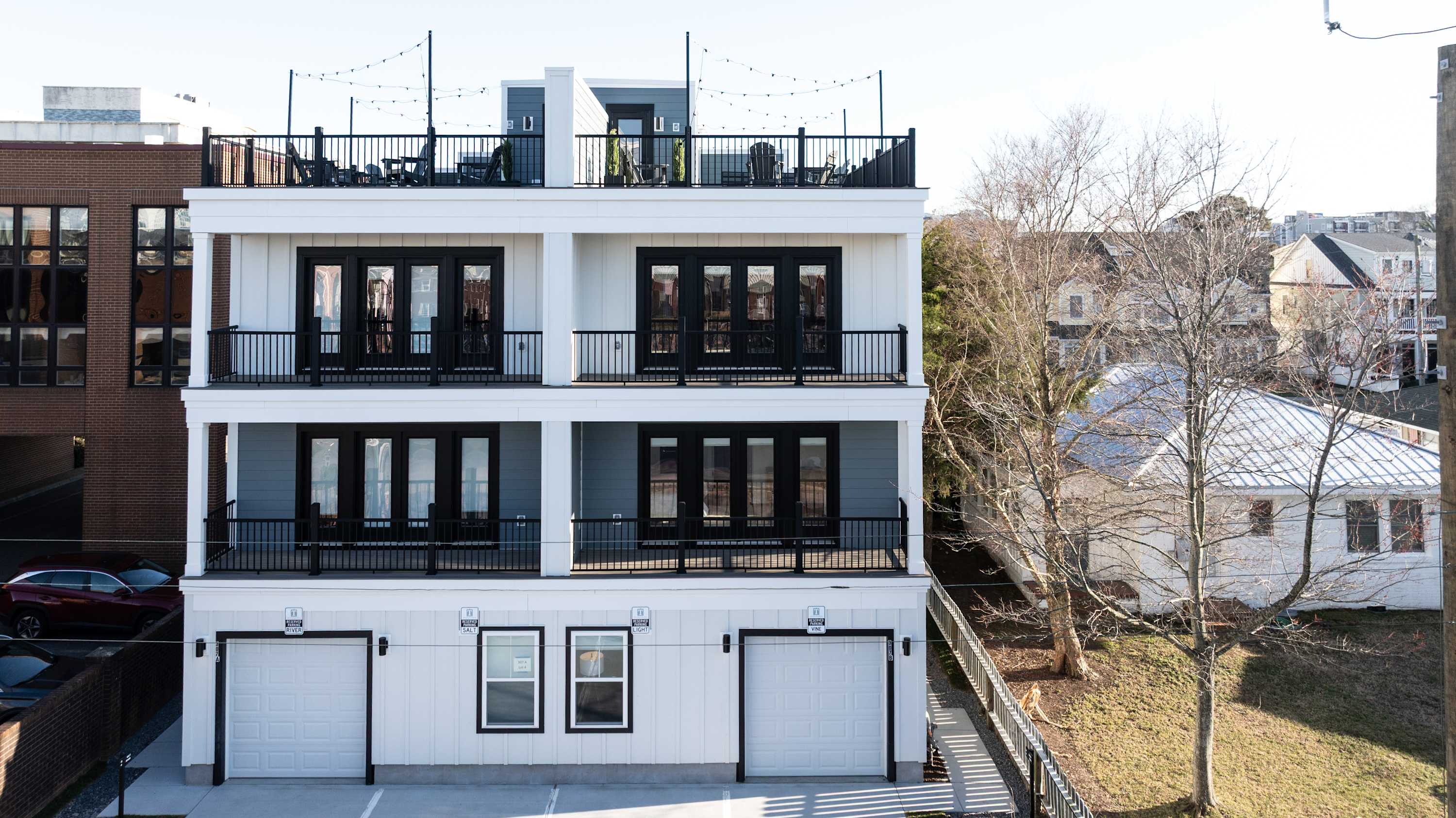New Build-Rooftop-Steps From the Beach! Unit Vine
