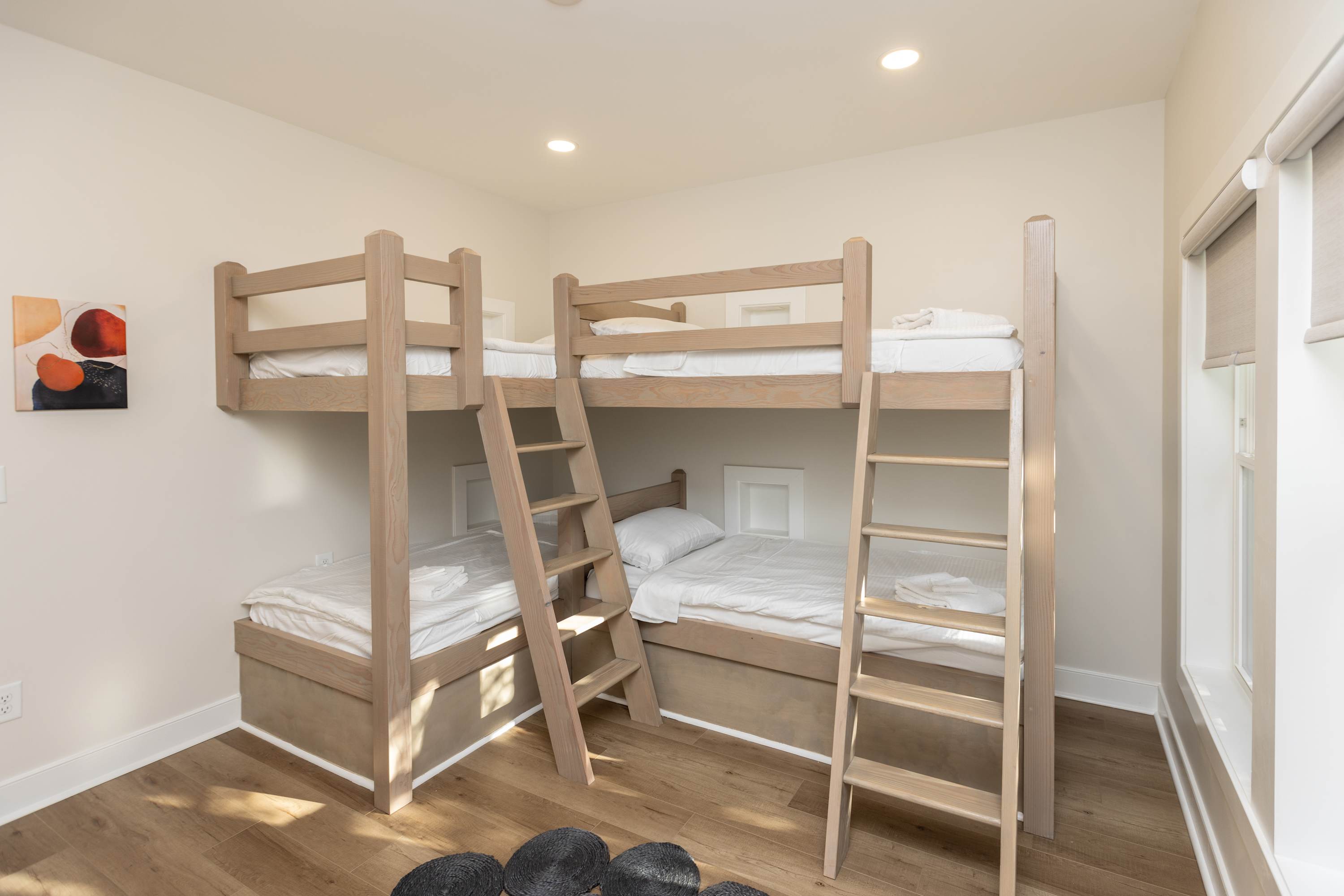 2nd Floor bunkroom - twins