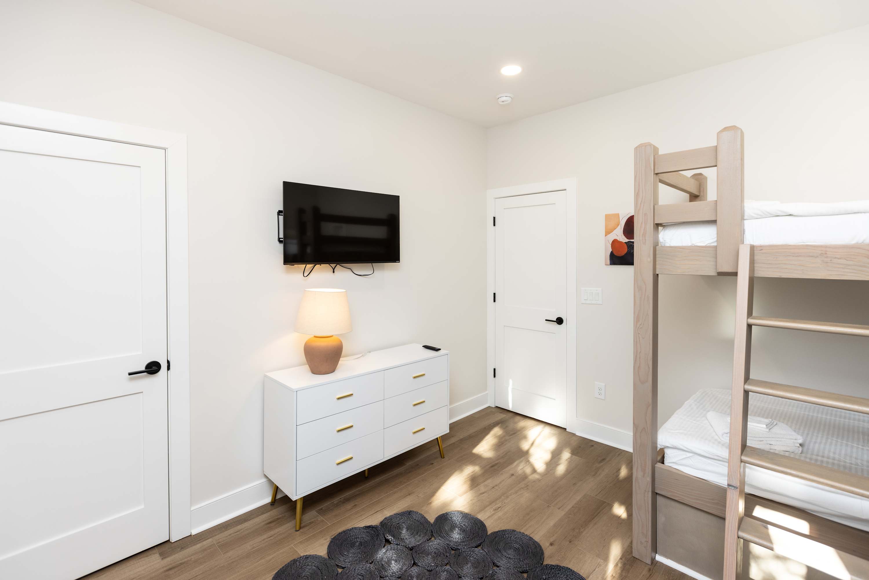 2nd Floor bunkroom - twins
